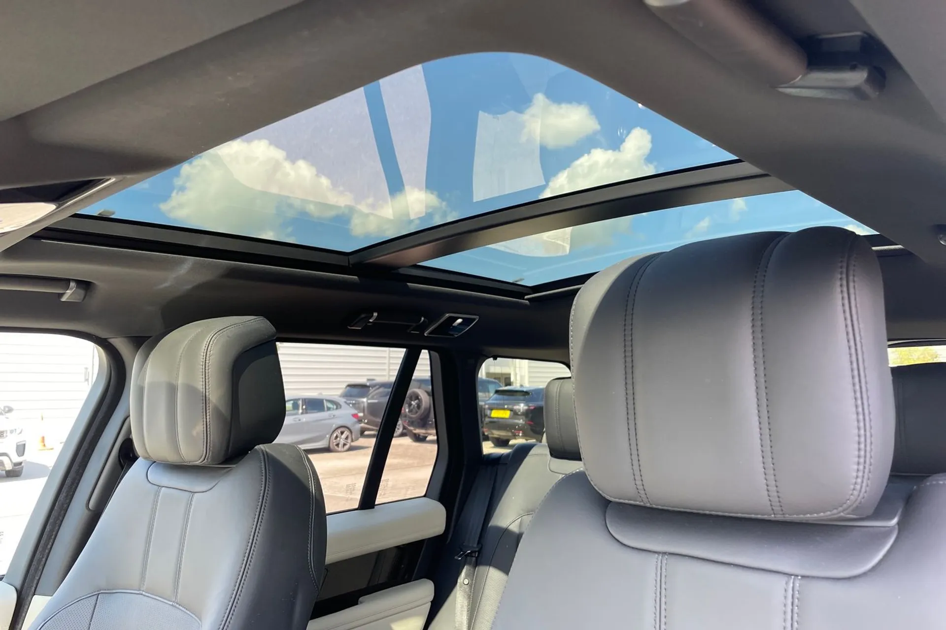 LAND ROVER RANGE ROVER thumbnail image number 5