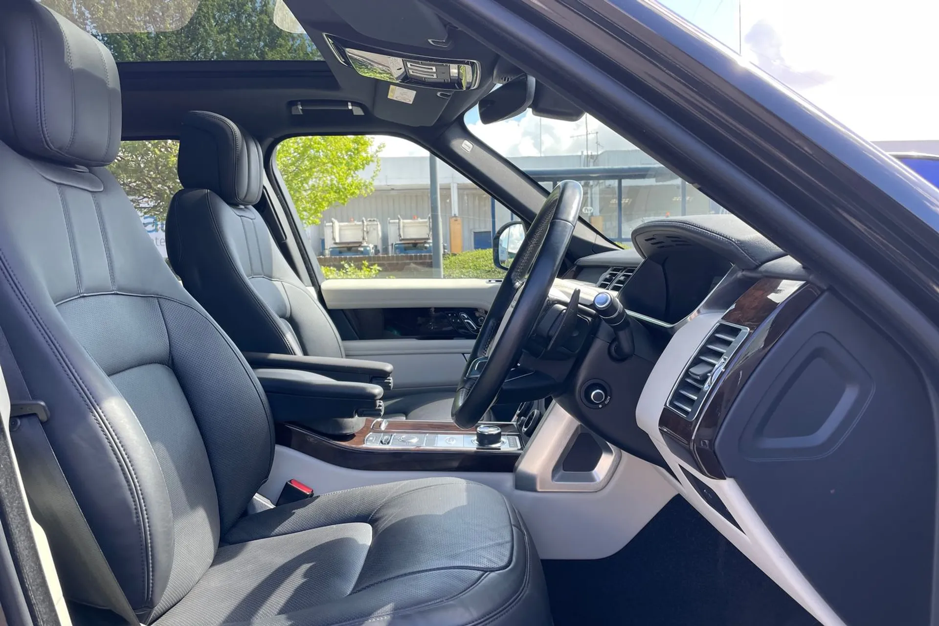 LAND ROVER RANGE ROVER thumbnail image number 37
