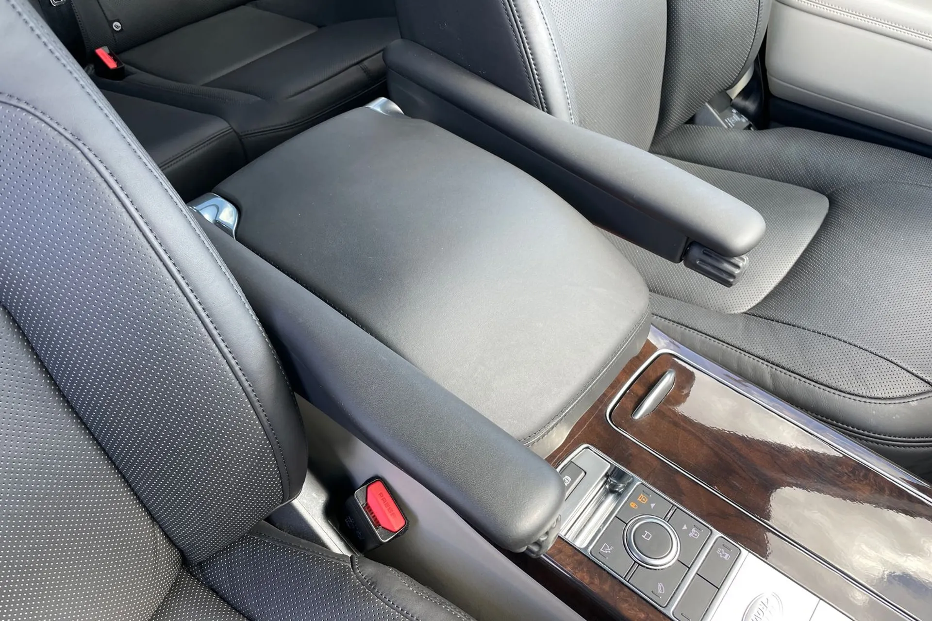 LAND ROVER RANGE ROVER thumbnail image number 48