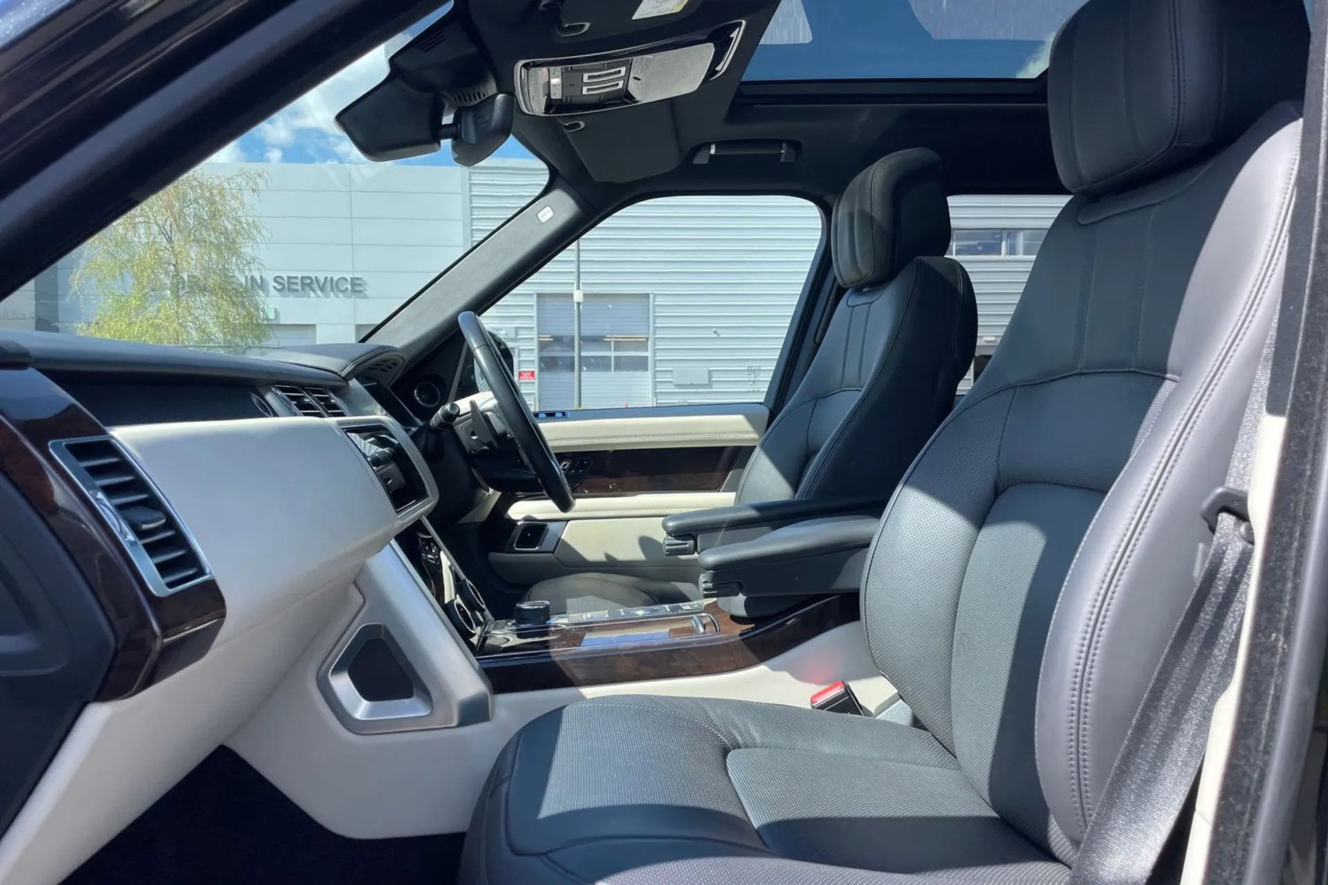 LAND ROVER RANGE ROVER thumbnail image number 43