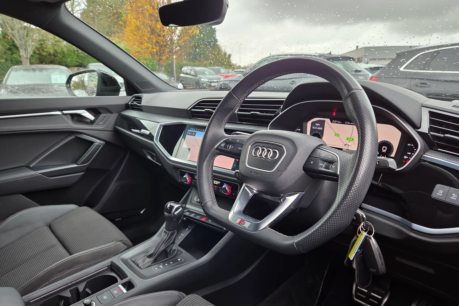 Audi Q3 thumbnail image number 28