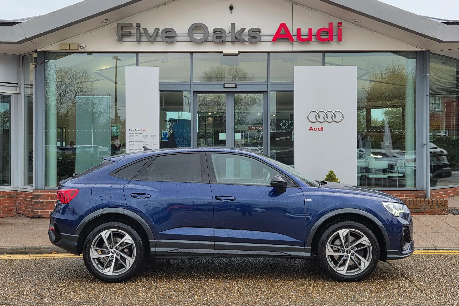 Audi Q3 thumbnail image number 2