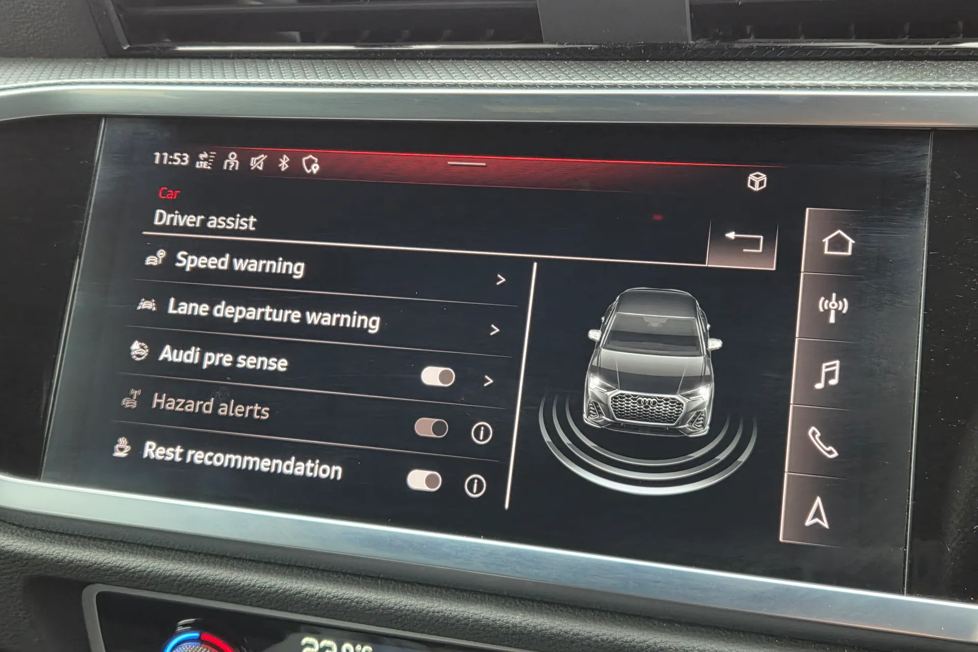 Audi Q3 thumbnail image number 10