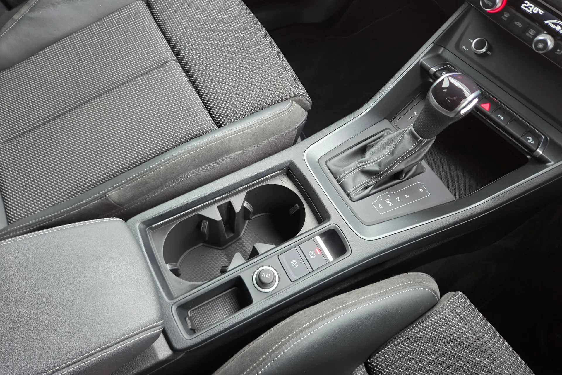 Audi Q3 thumbnail image number 39