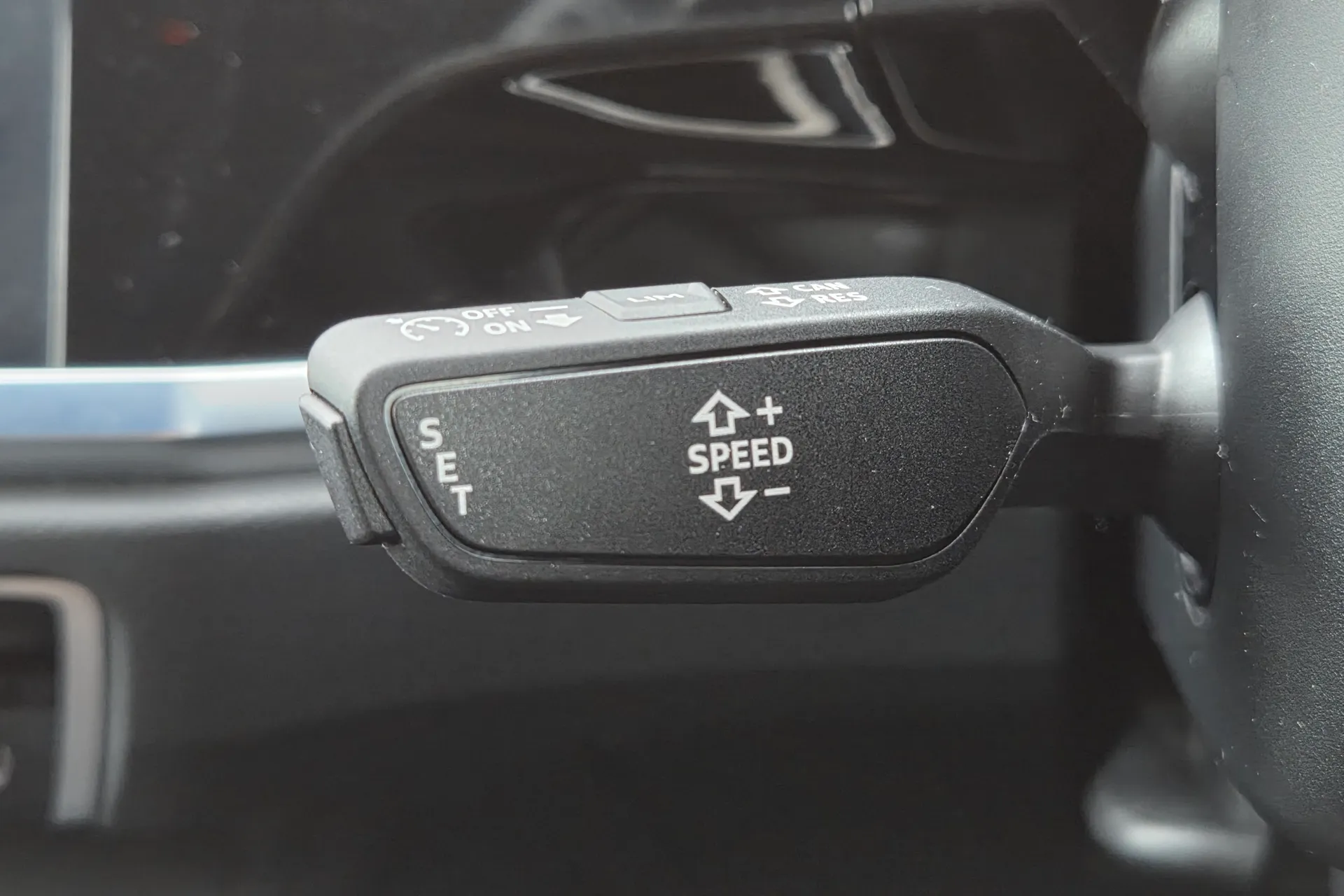 Audi Q3 thumbnail image number 17