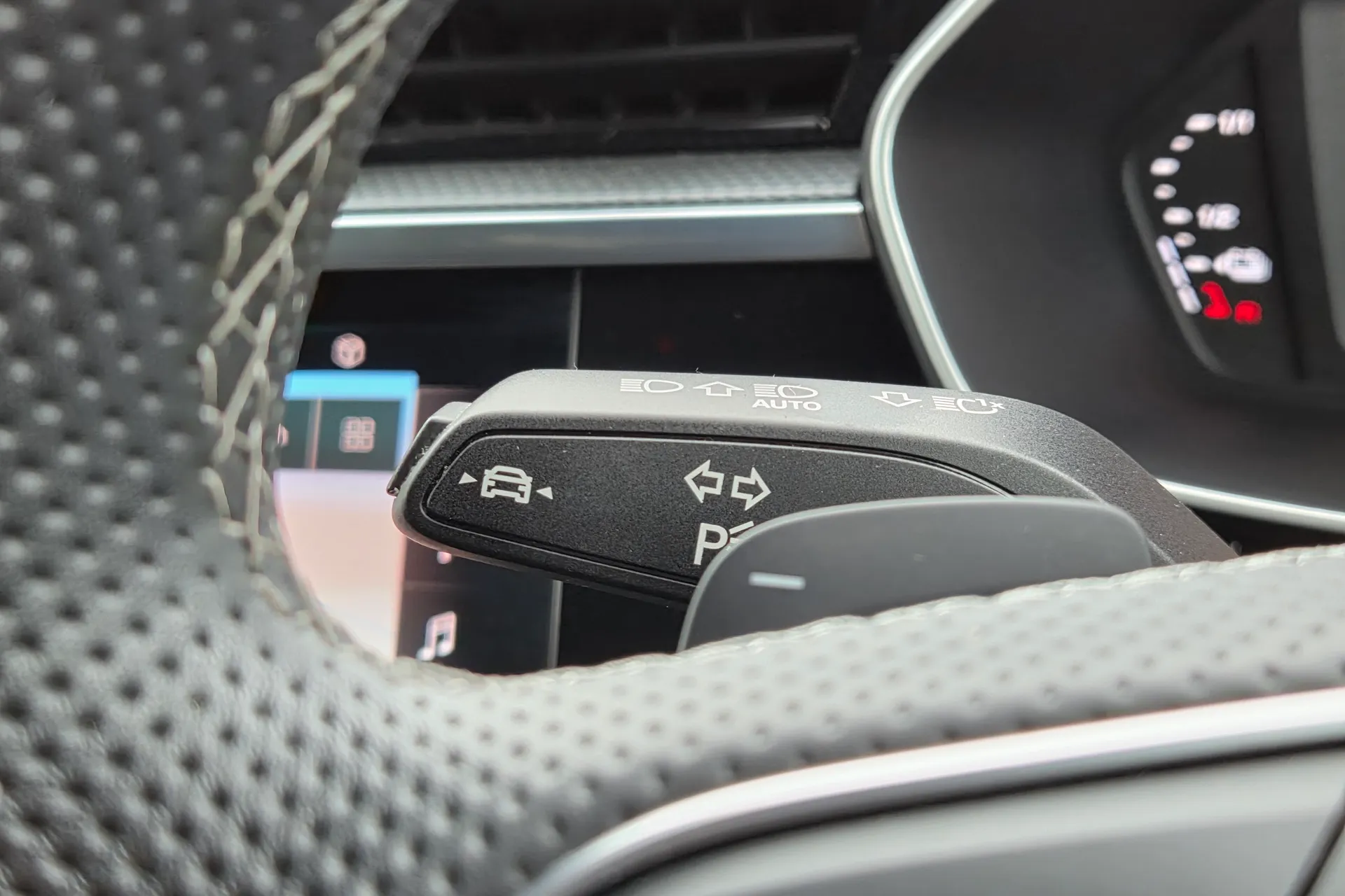 Audi Q3 thumbnail image number 18