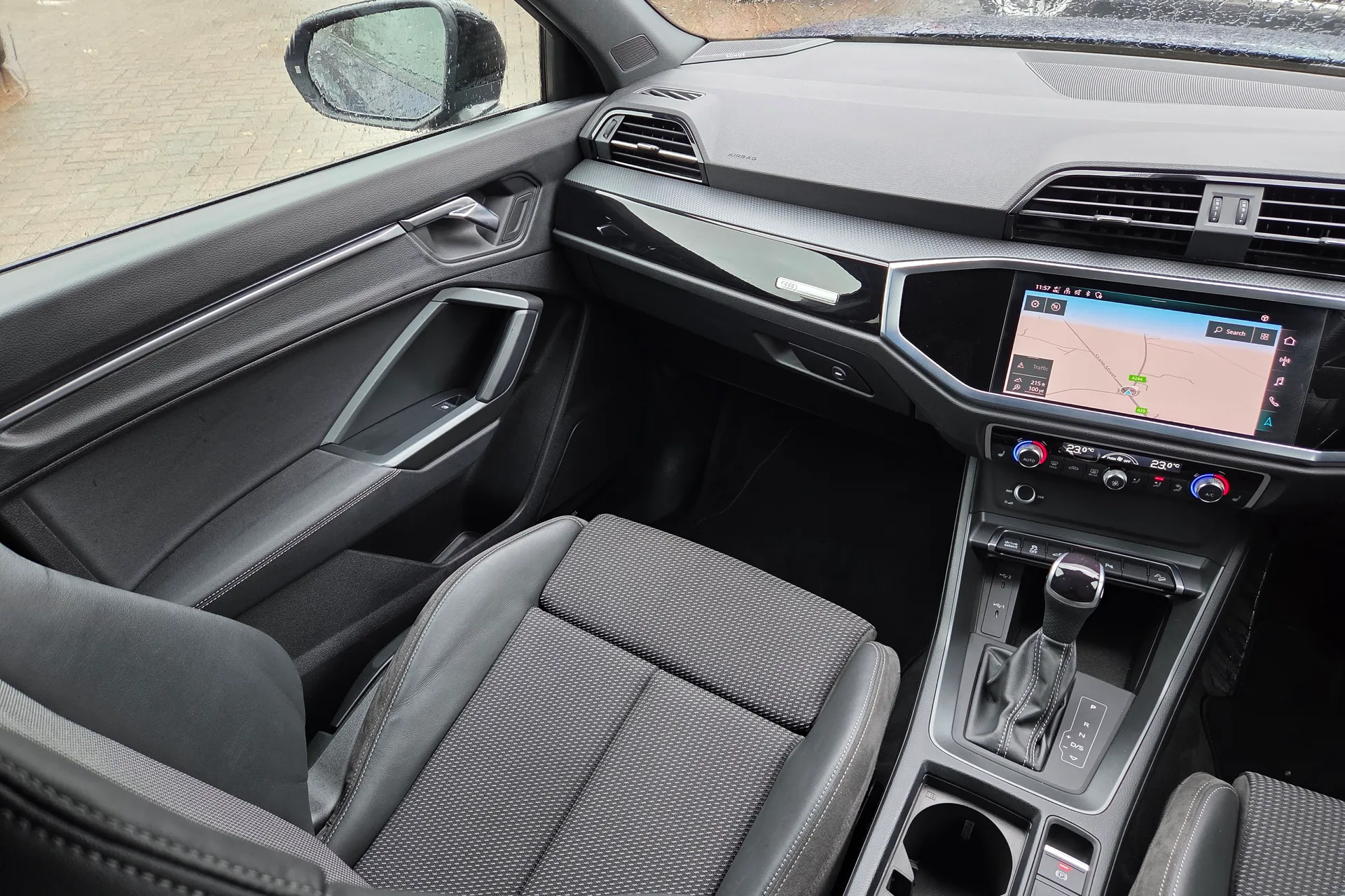 Audi Q3 thumbnail image number 38