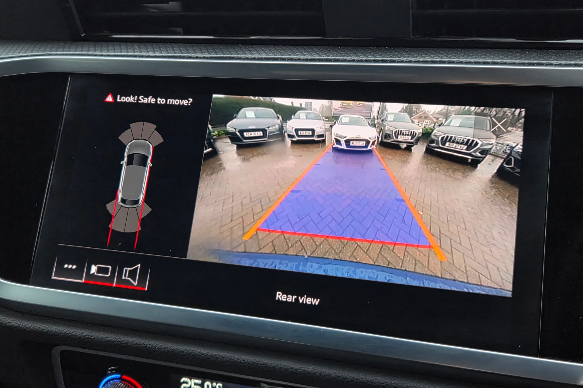 Audi Q3 thumbnail image number 4