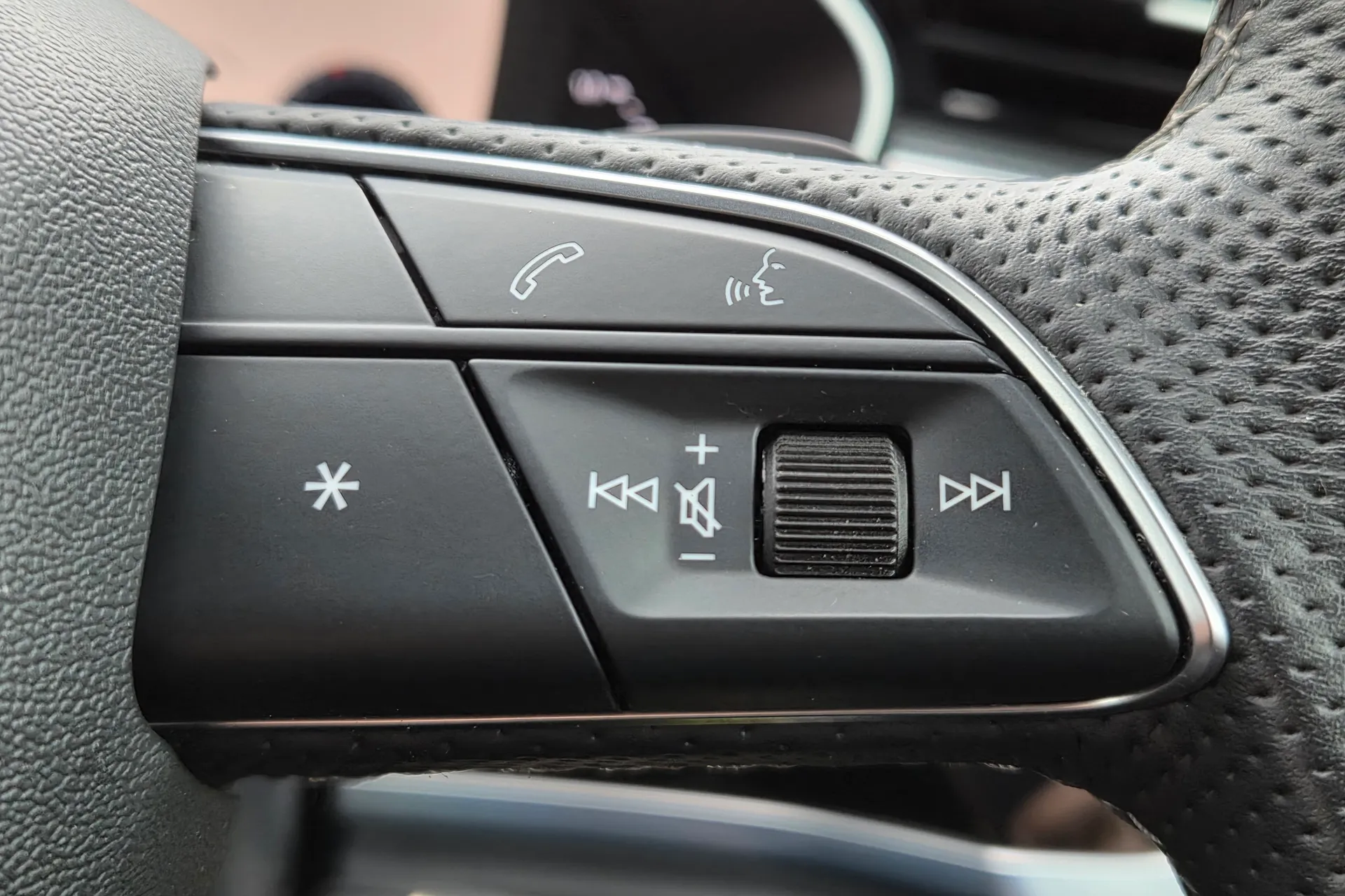 Audi Q3 thumbnail image number 22