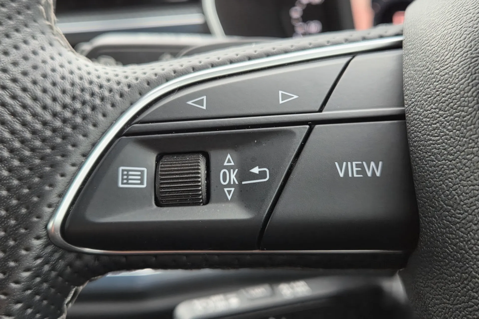 Audi Q3 thumbnail image number 21