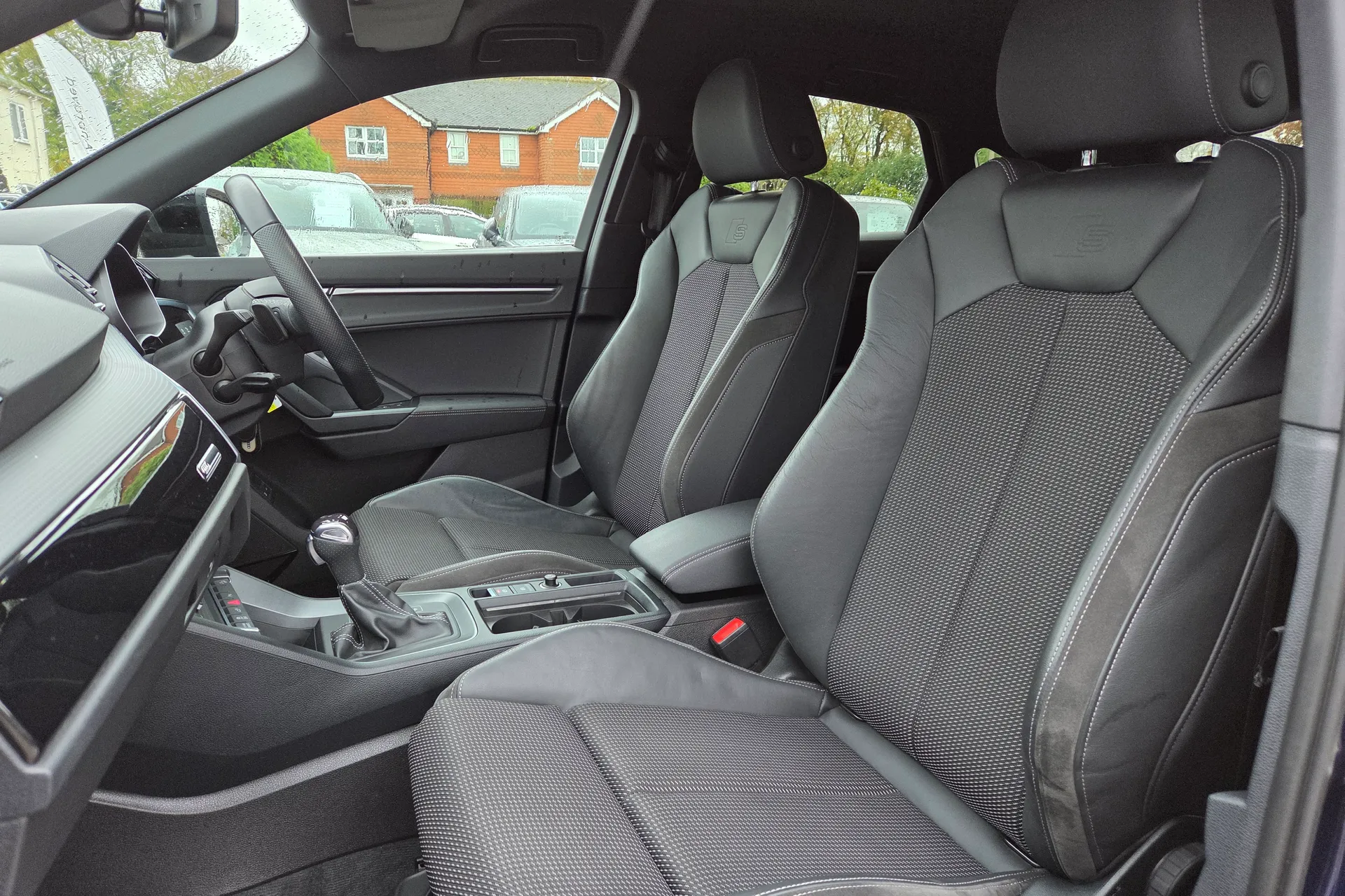 Audi Q3 thumbnail image number 30