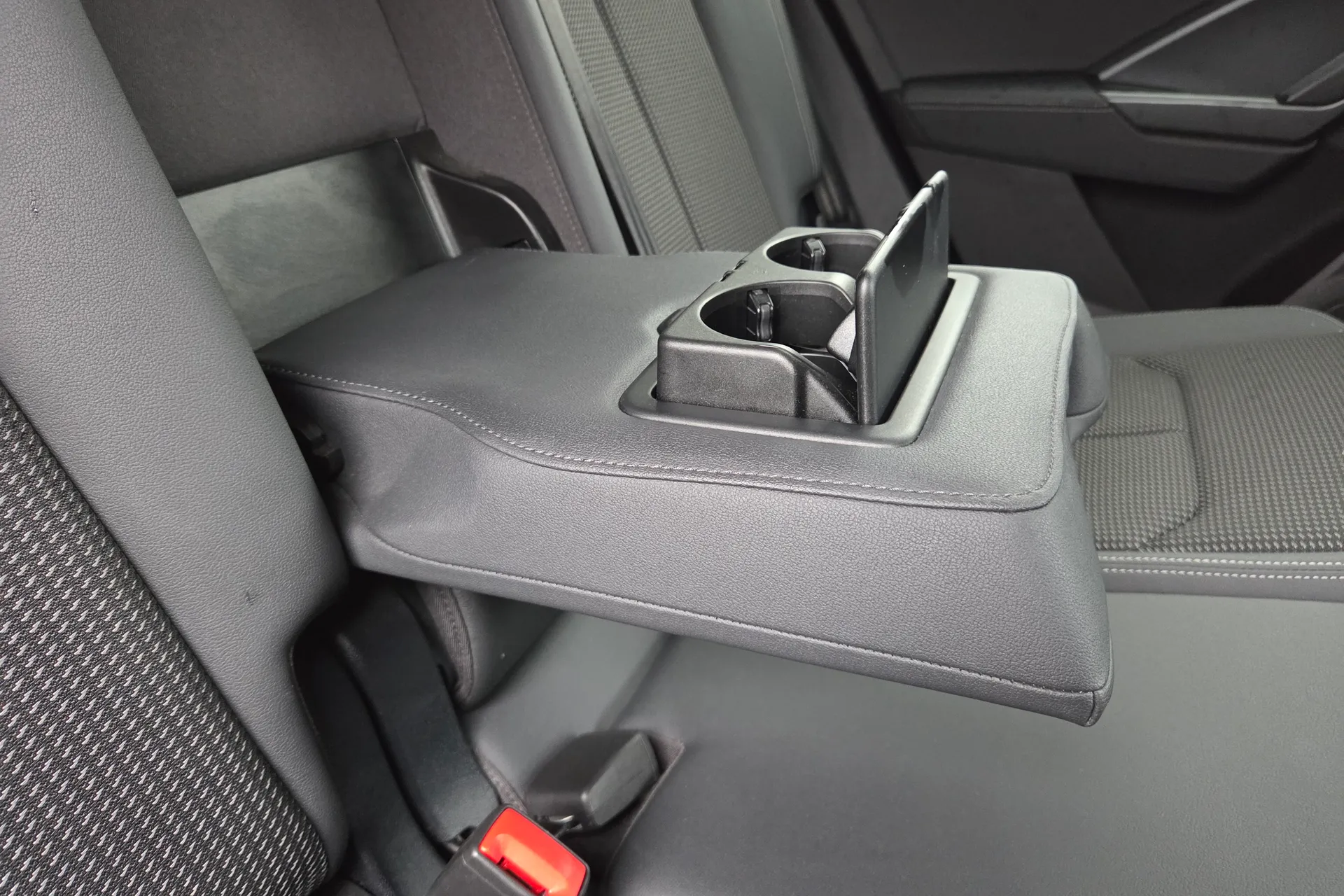 Audi Q3 thumbnail image number 45