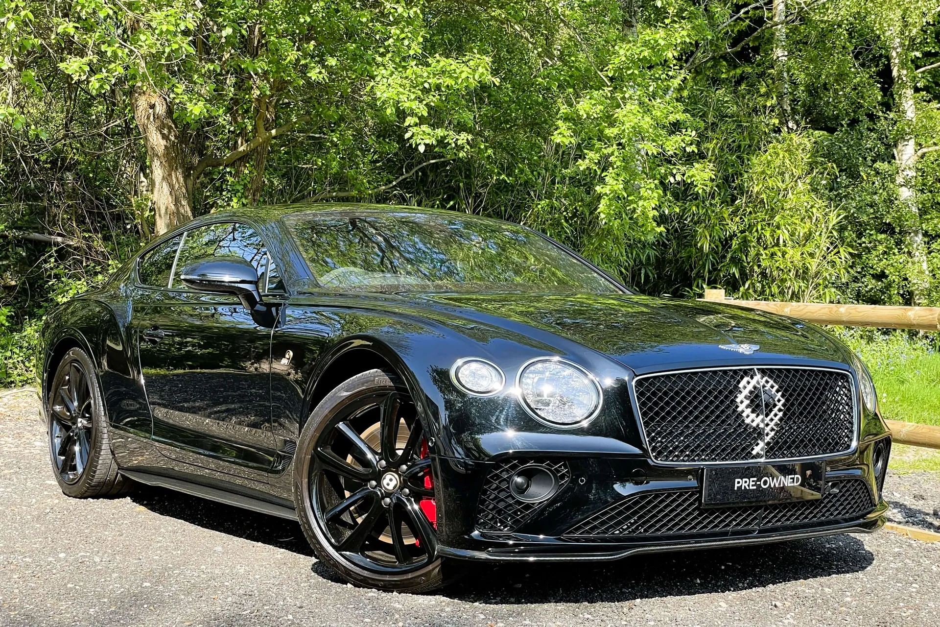 Bentley CONTINENTAL GT focused image