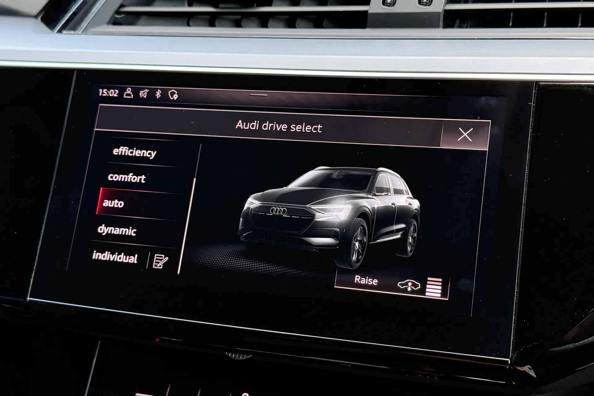Audi e-tron thumbnail image number 15
