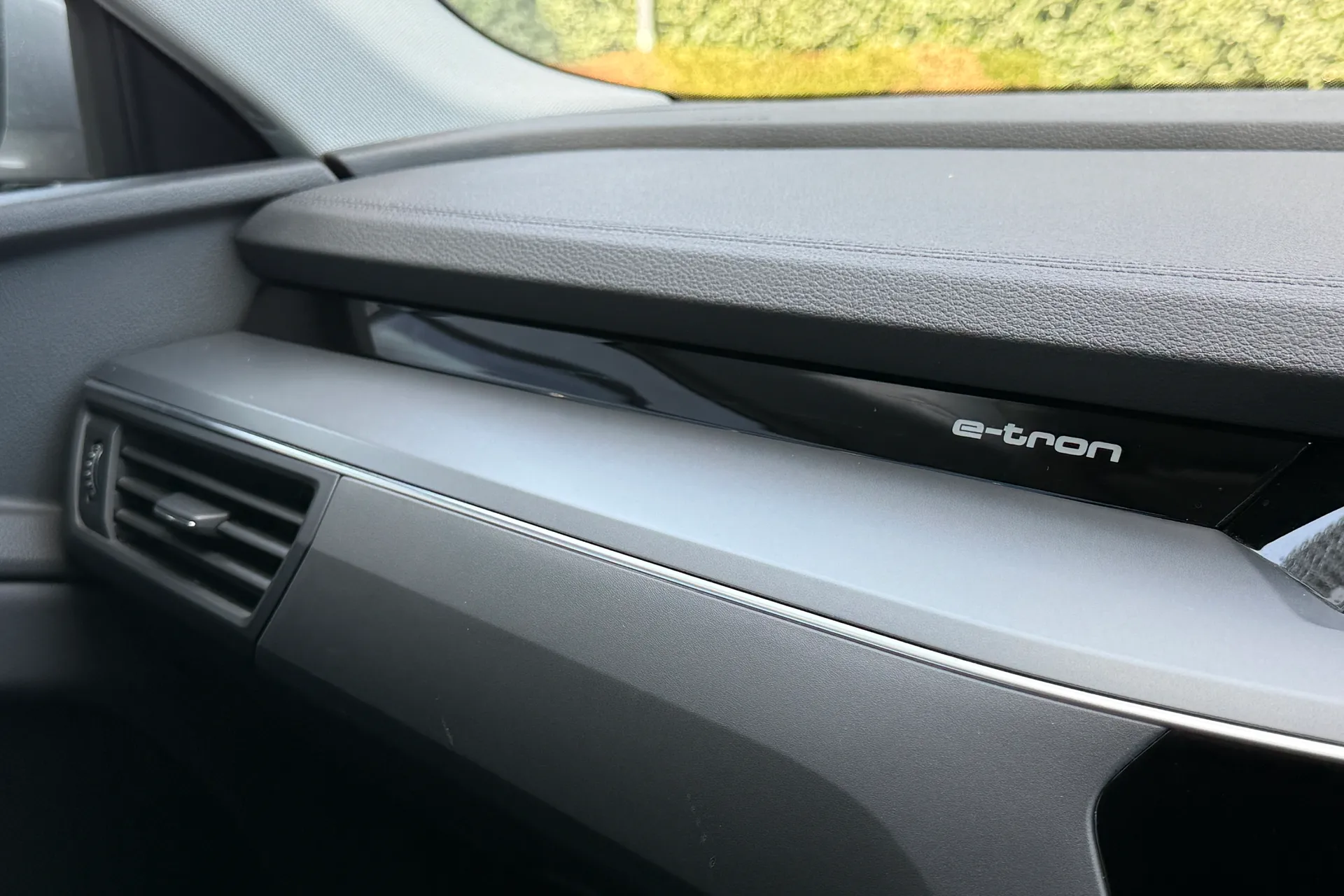 Audi e-tron thumbnail image number 47