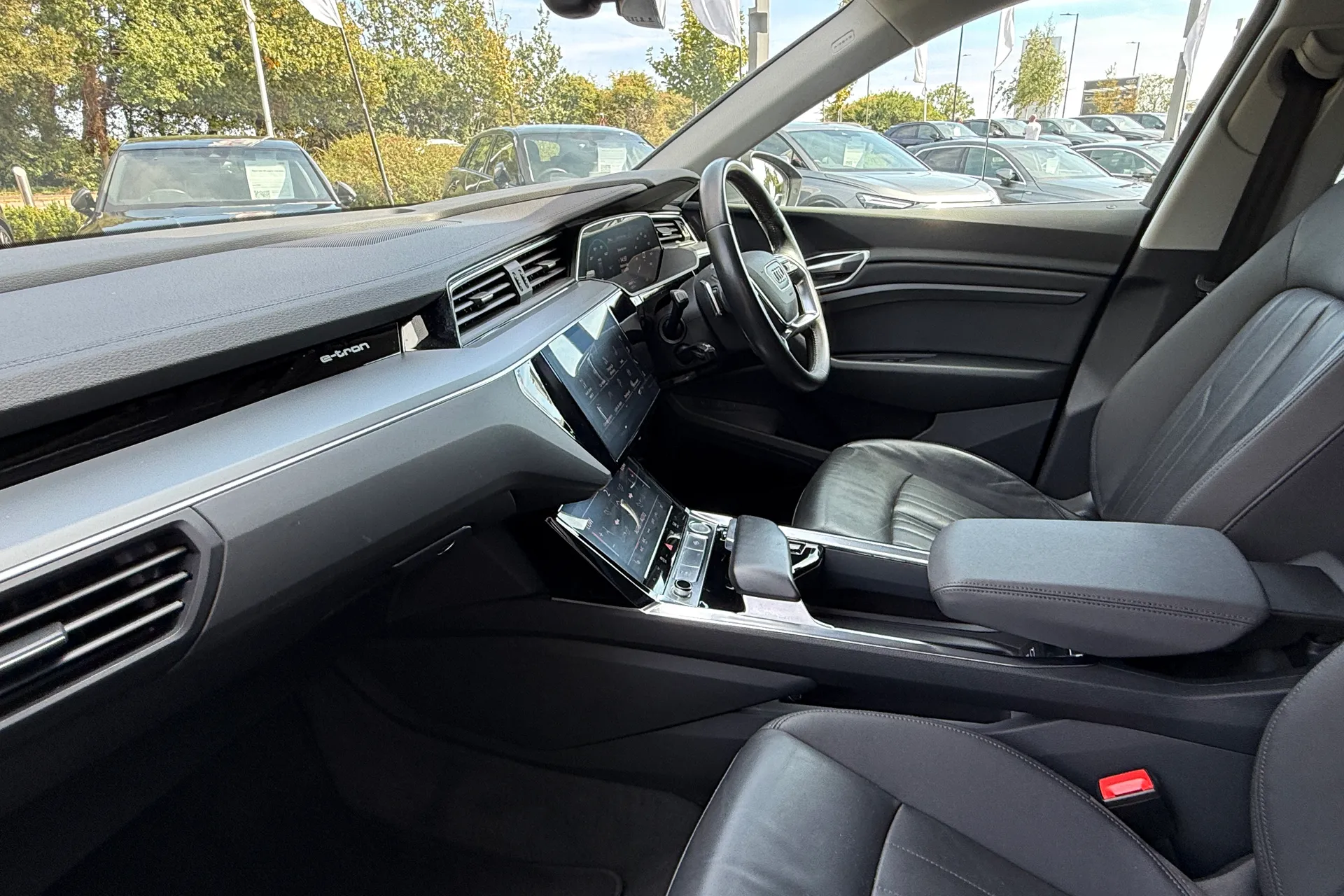 Audi e-tron thumbnail image number 46