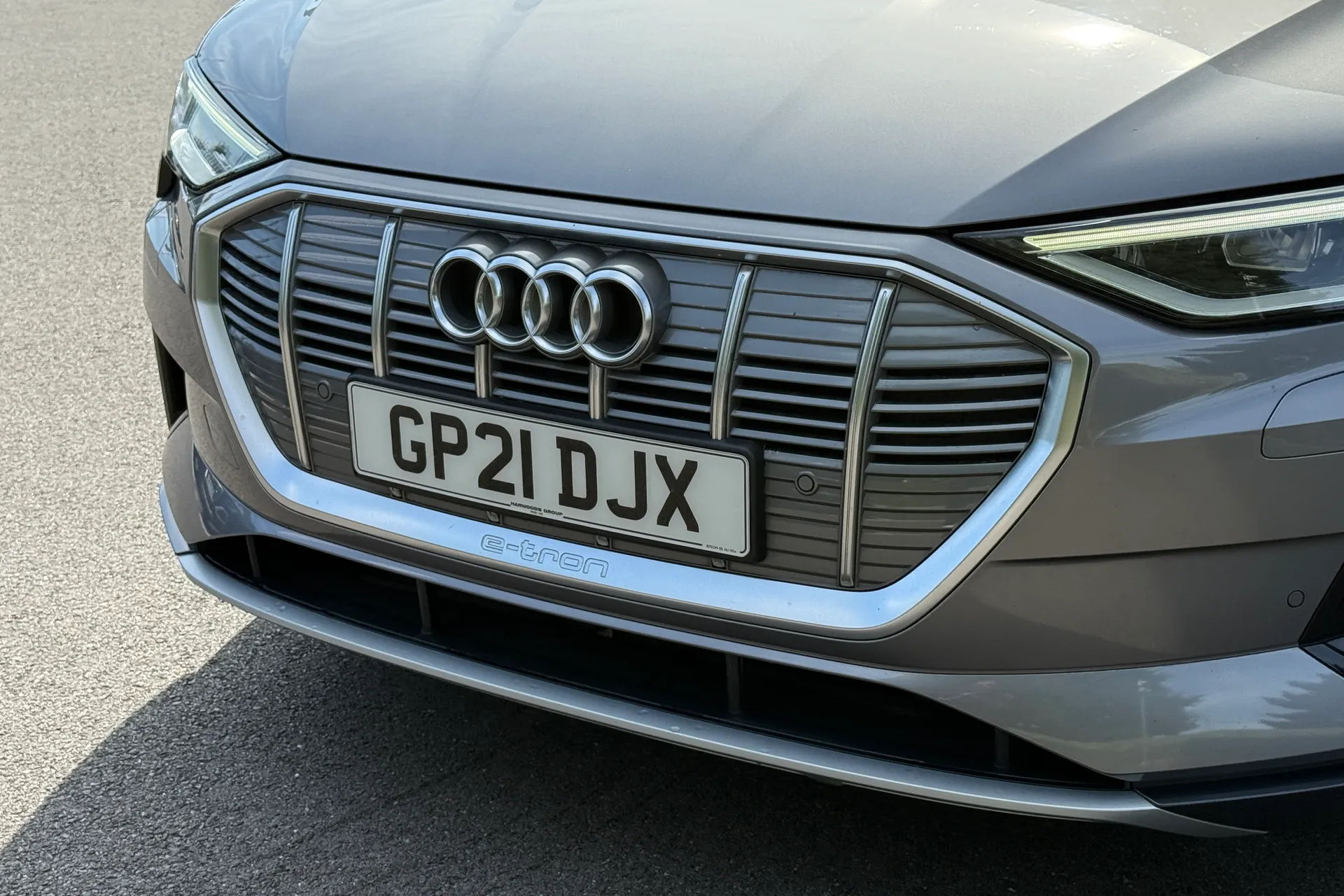Audi e-tron thumbnail image number 36