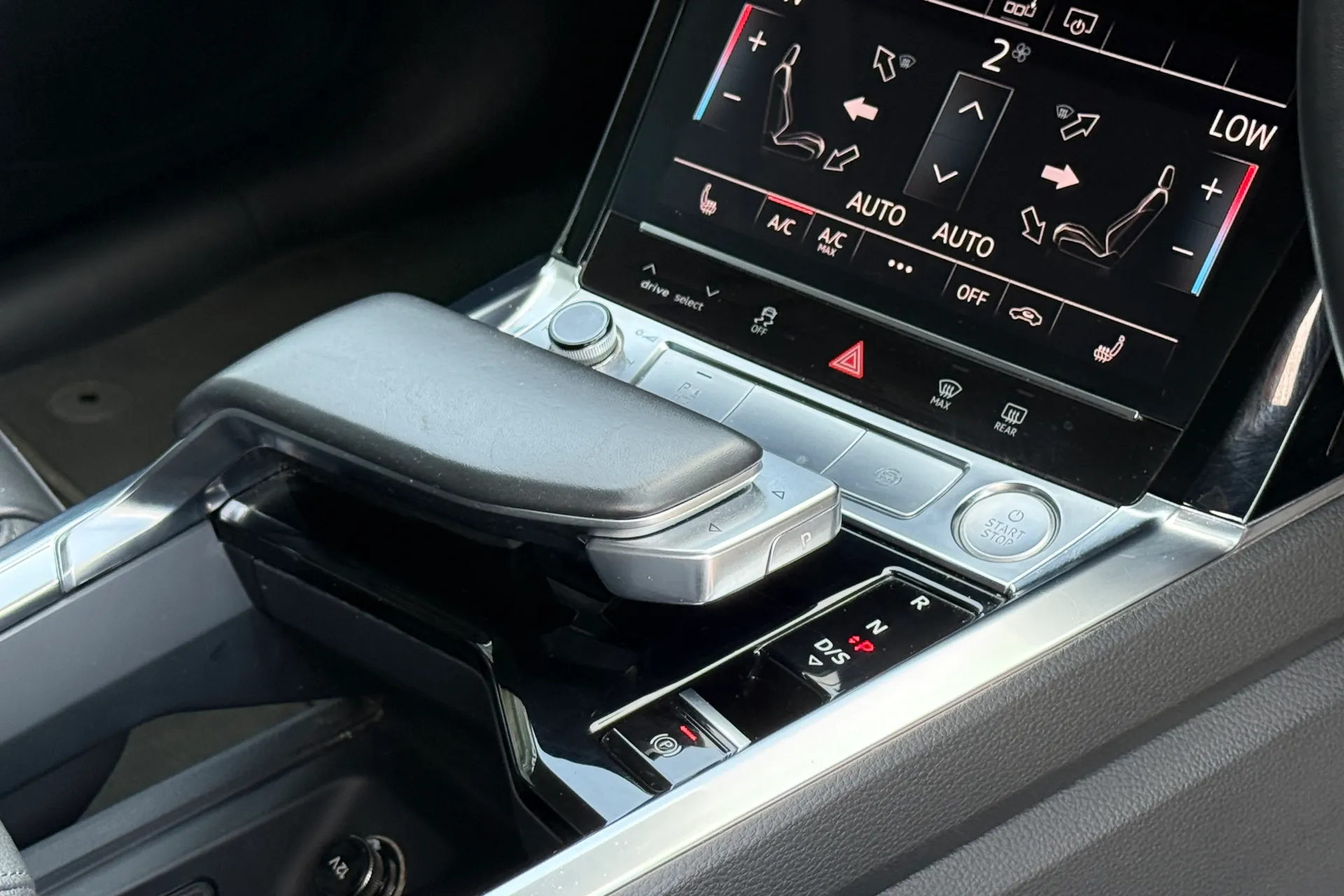 Audi e-tron thumbnail image number 13