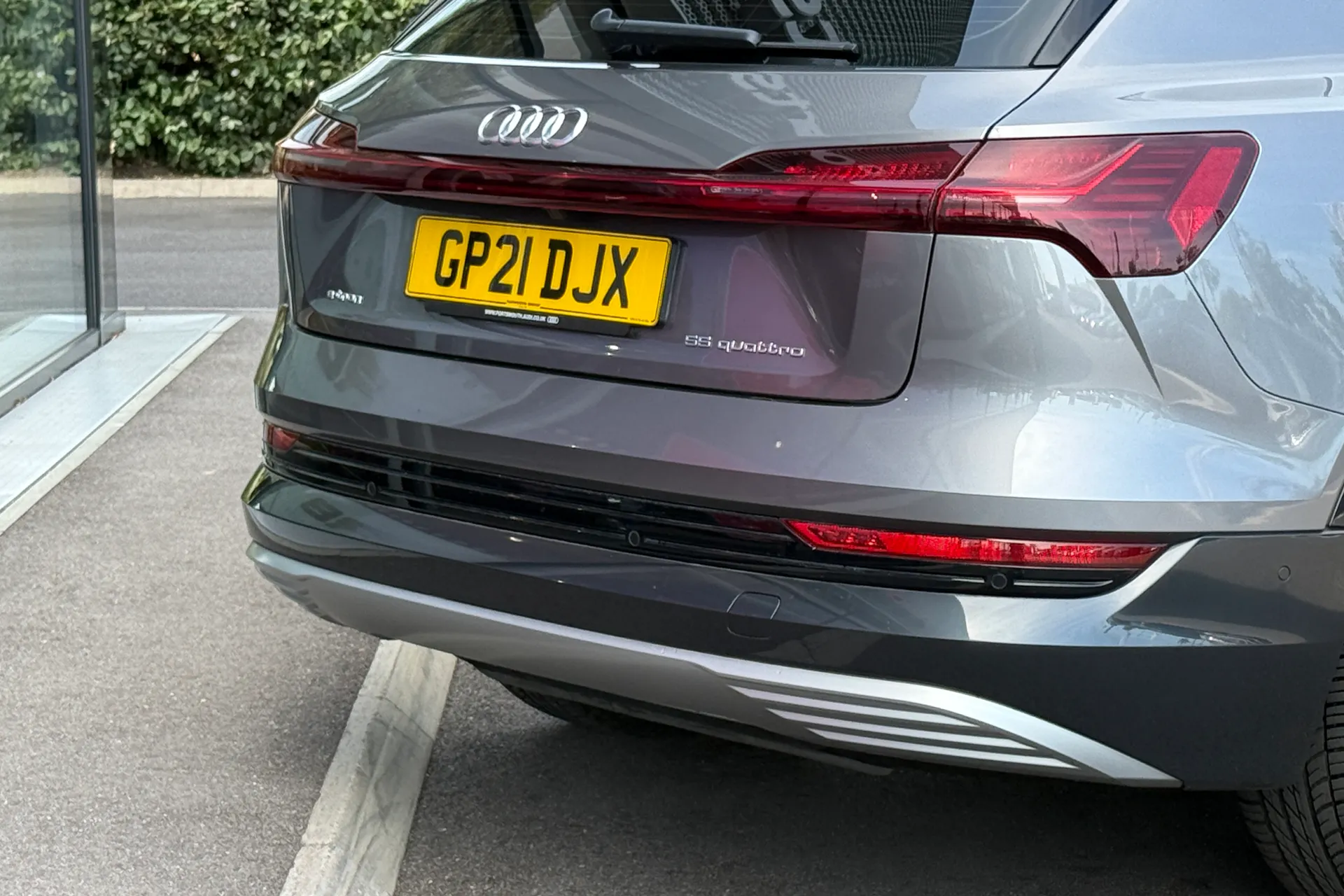 Audi e-tron thumbnail image number 22