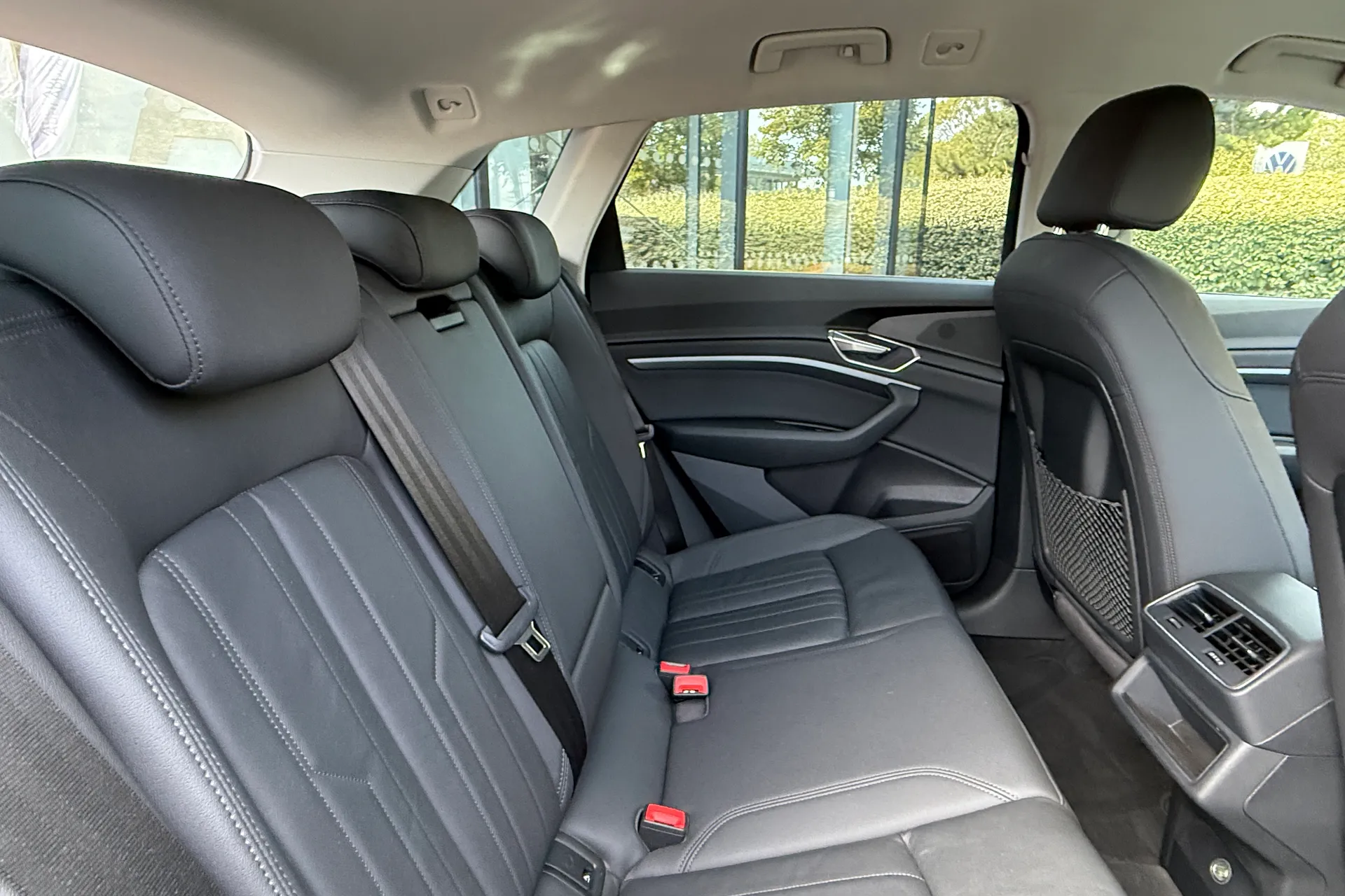 Audi e-tron thumbnail image number 37