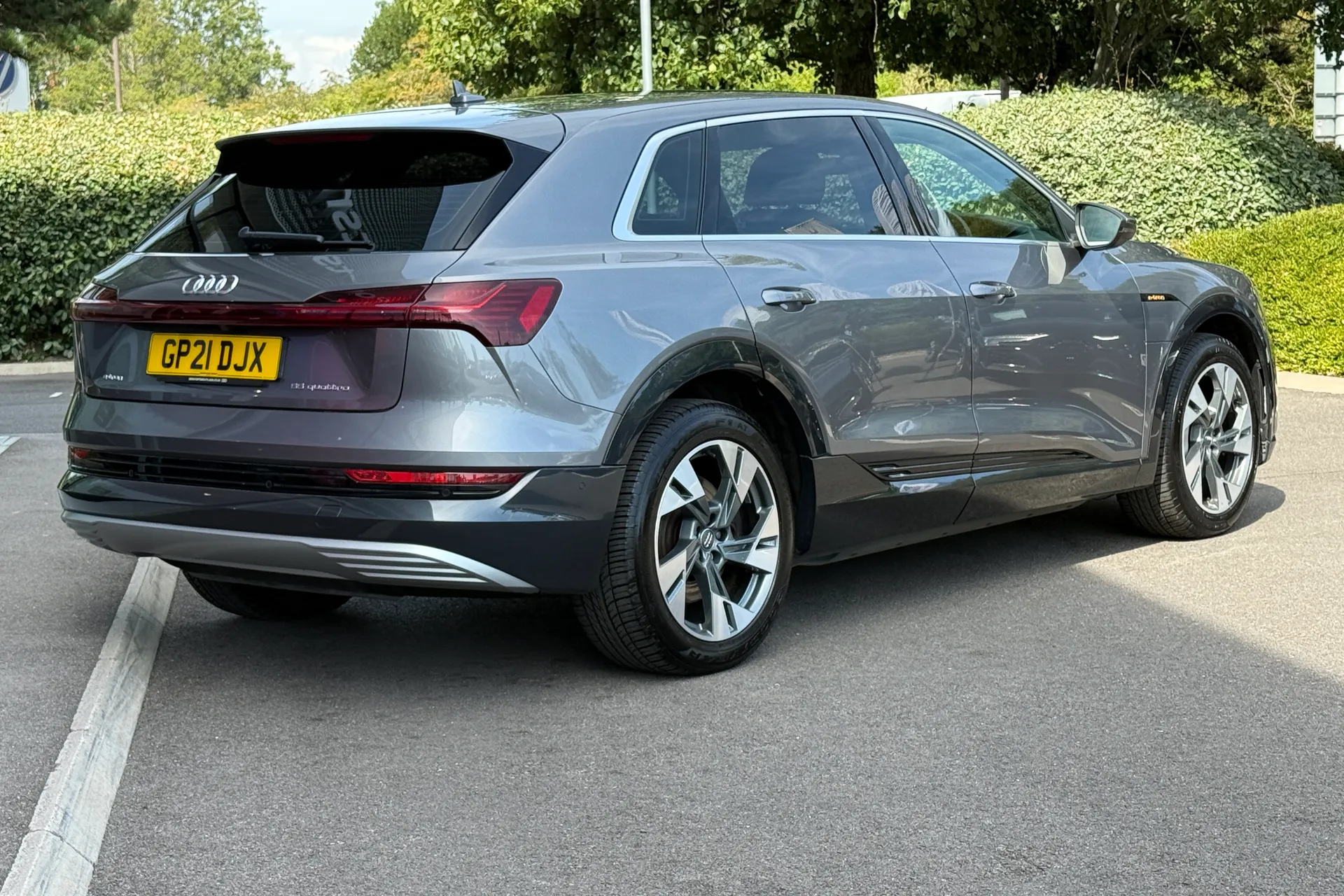 Audi e-tron thumbnail image number 11