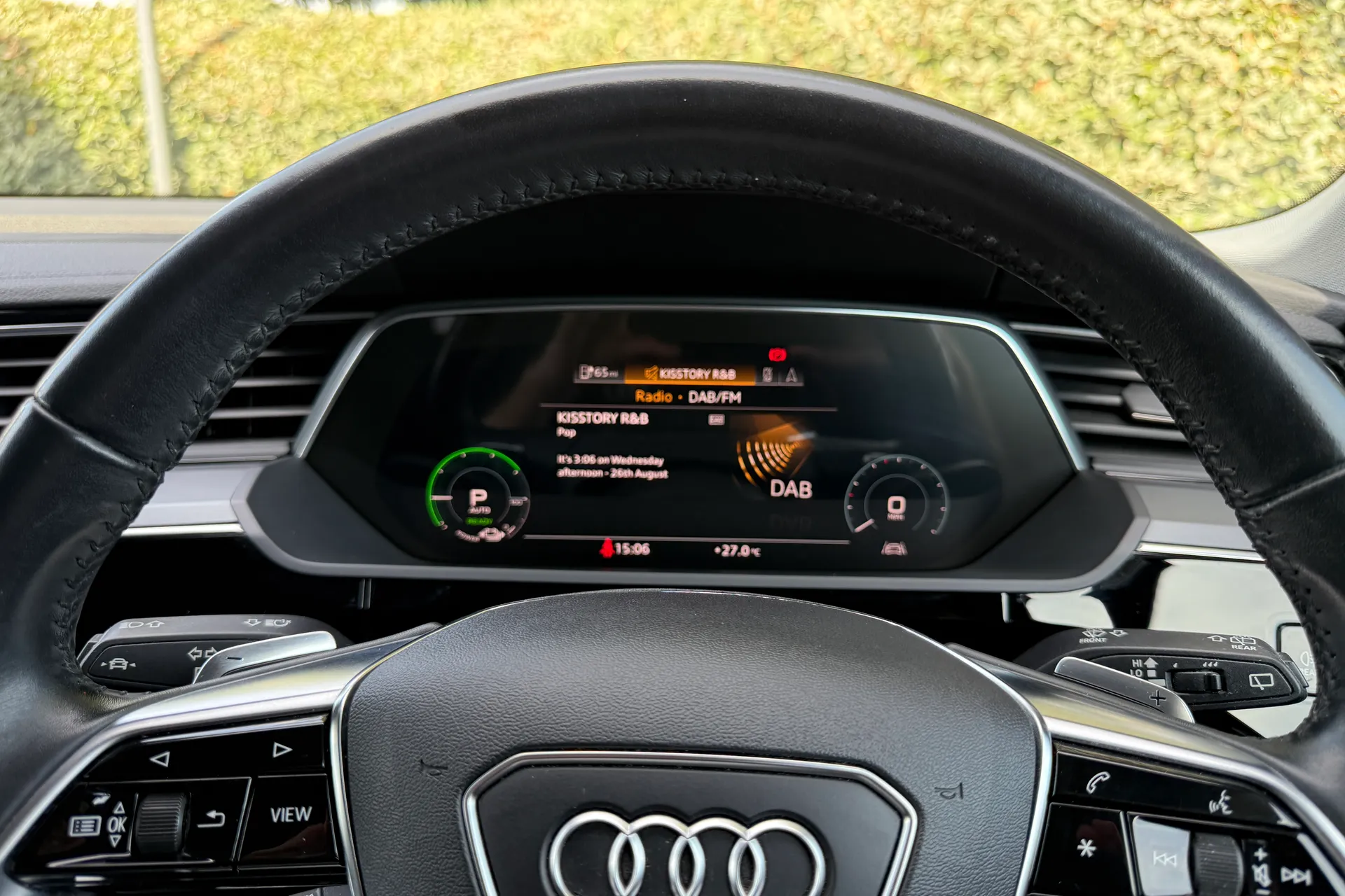 Audi e-tron thumbnail image number 40