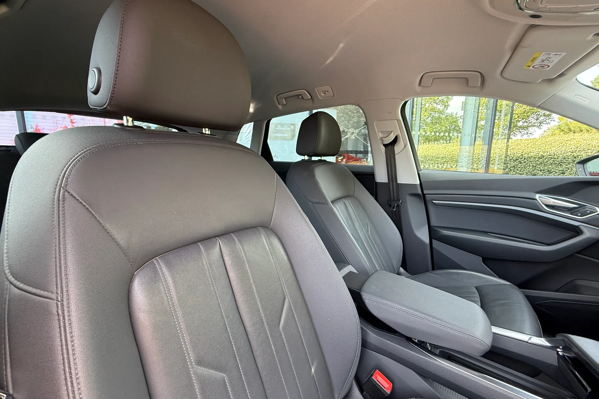 Audi e-tron thumbnail image number 42