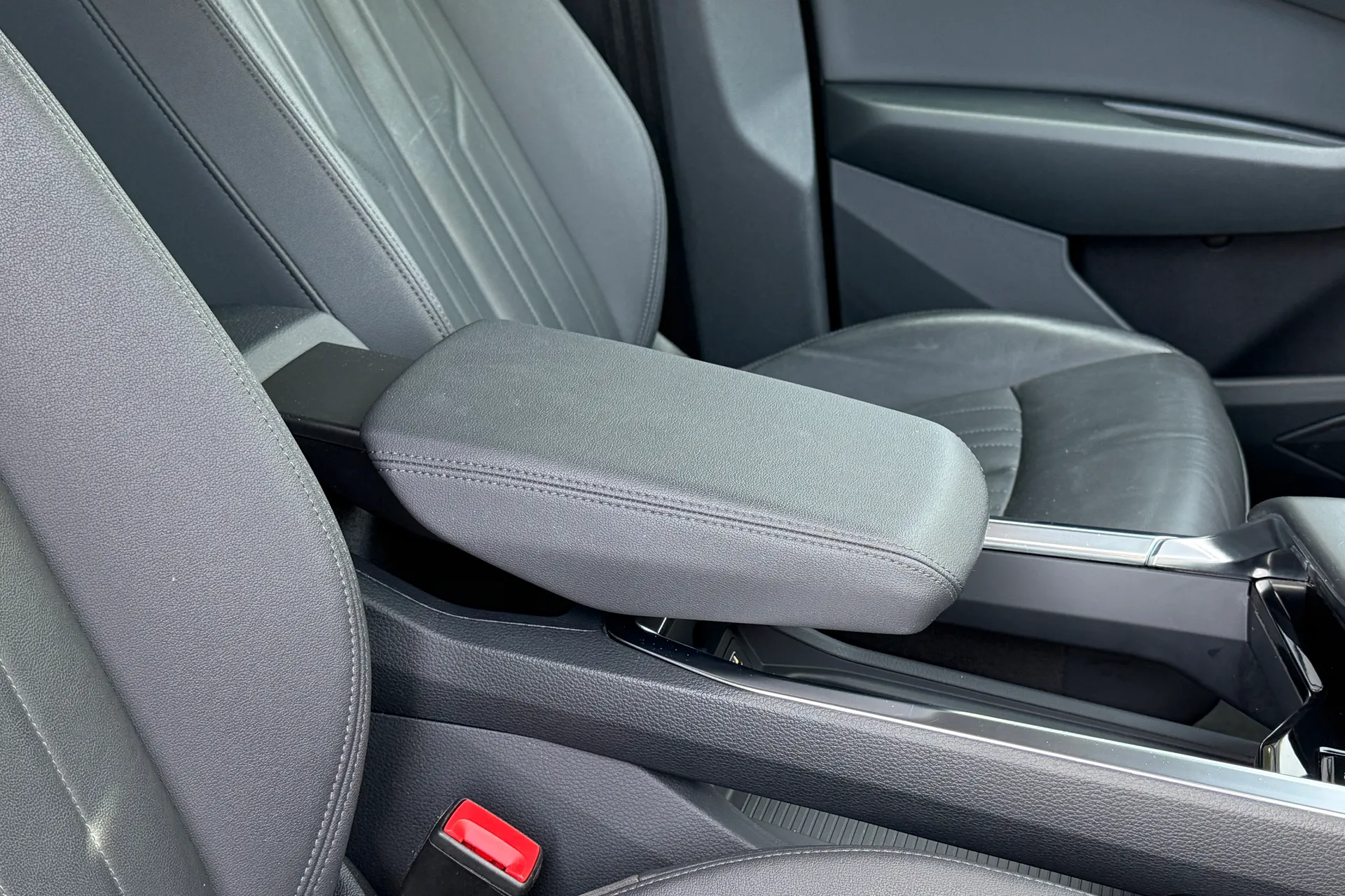 Audi e-tron thumbnail image number 39