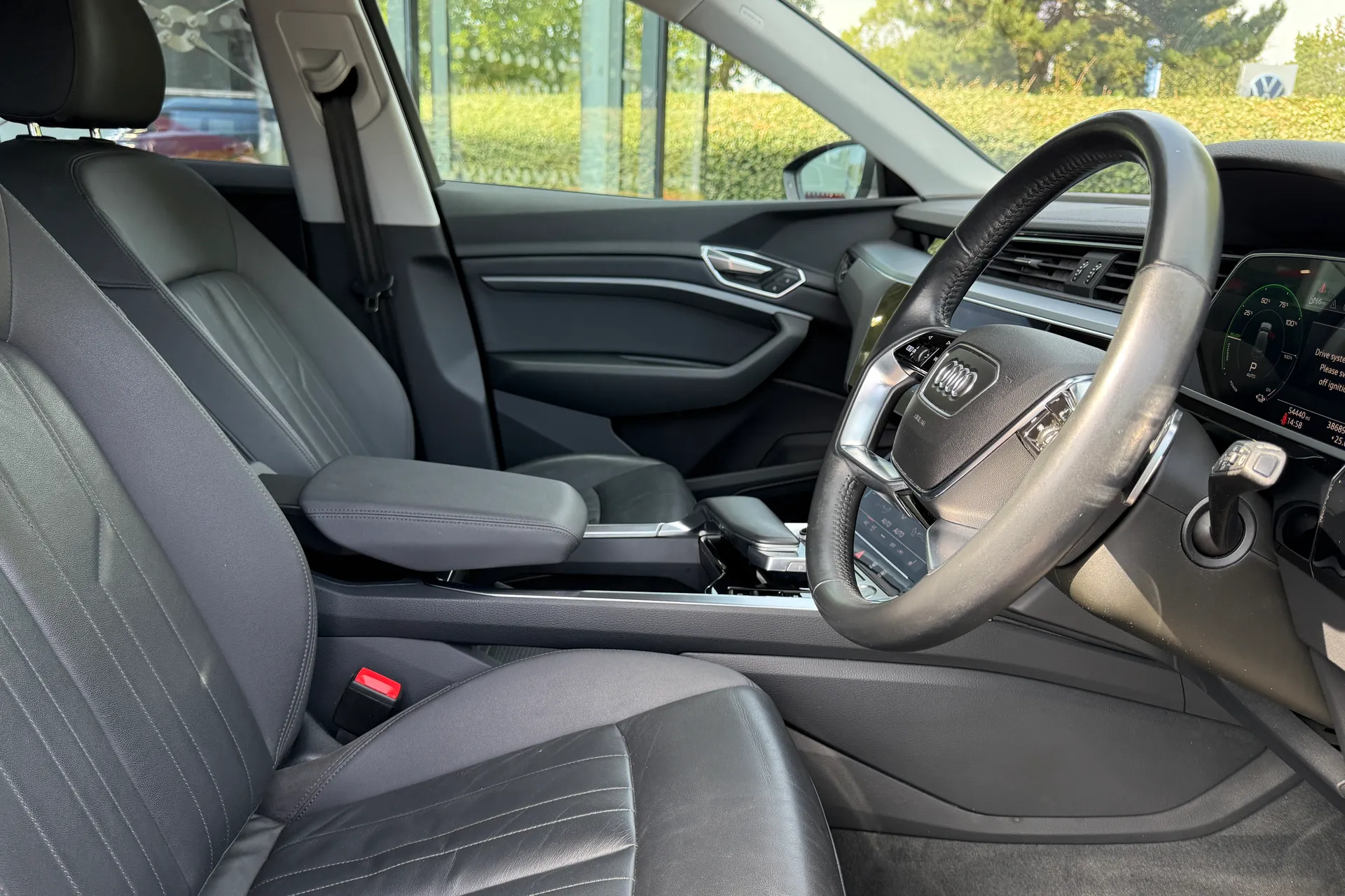 Audi e-tron thumbnail image number 35