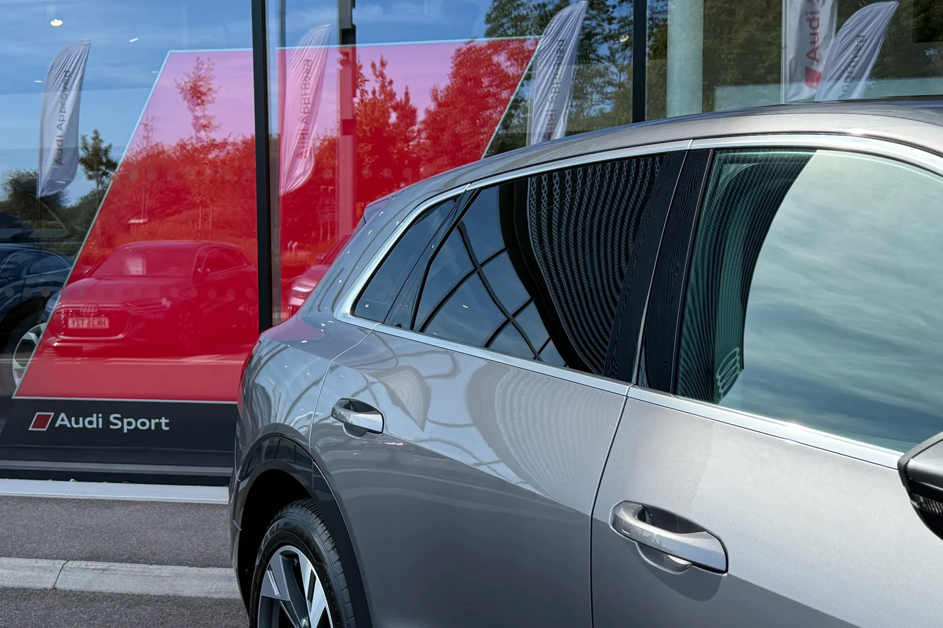 Audi e-tron thumbnail image number 14