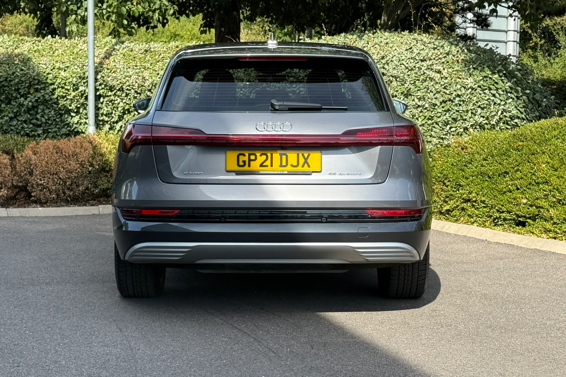 Audi e-tron thumbnail image number 17
