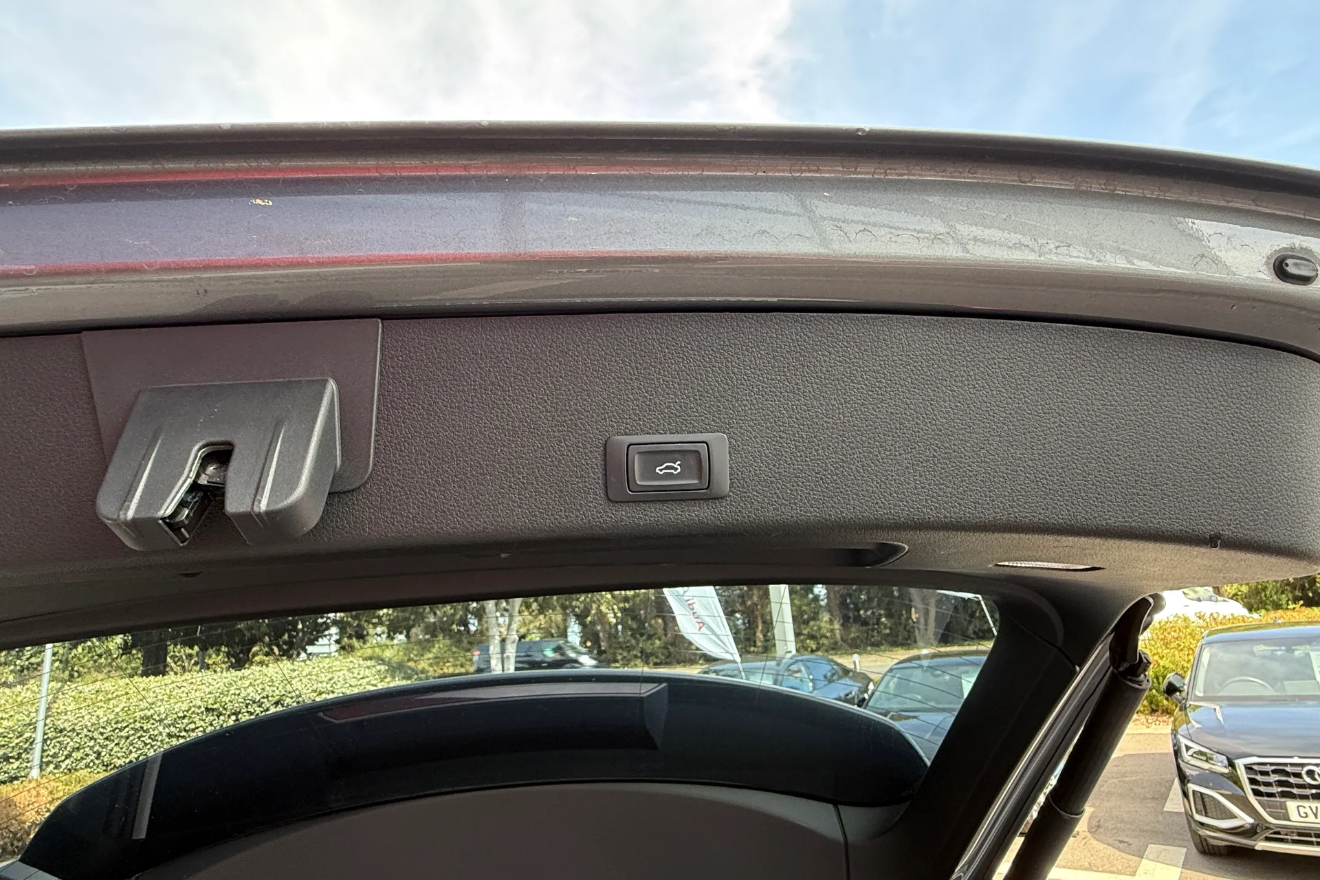 Audi e-tron thumbnail image number 52