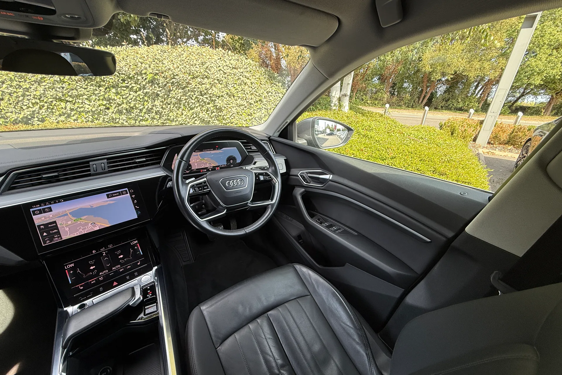 Audi e-tron thumbnail image number 58