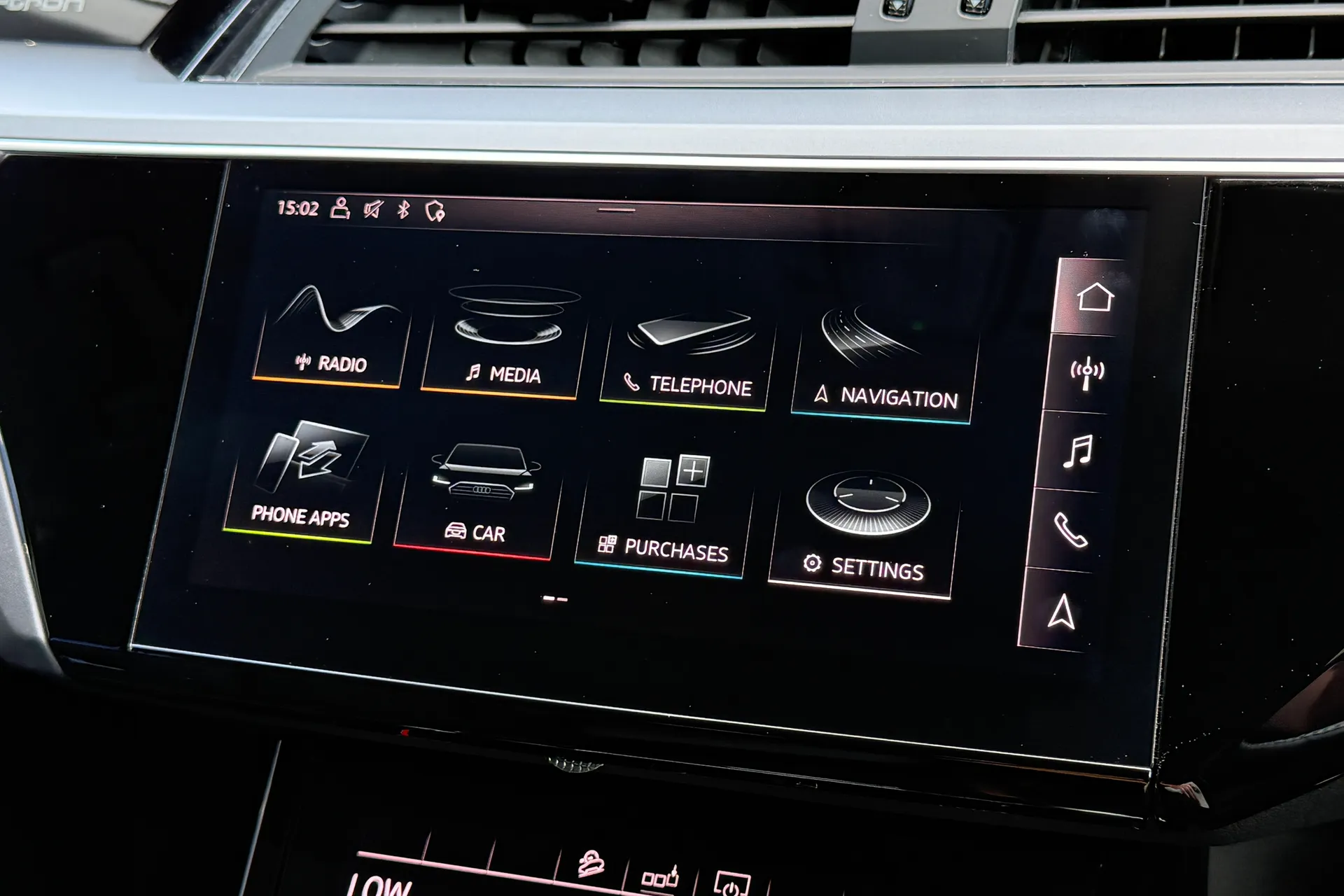 Audi e-tron thumbnail image number 34
