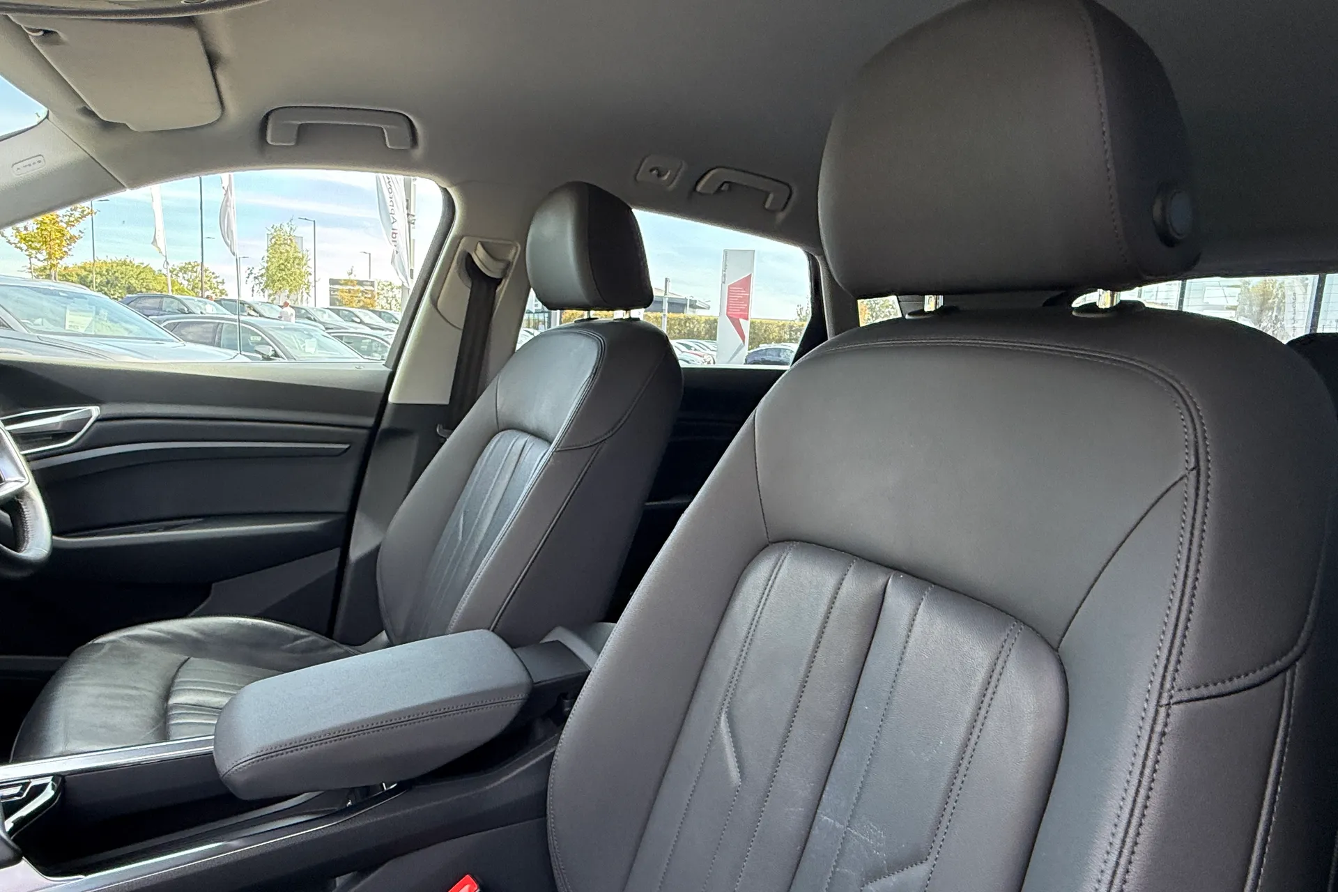 Audi e-tron thumbnail image number 50
