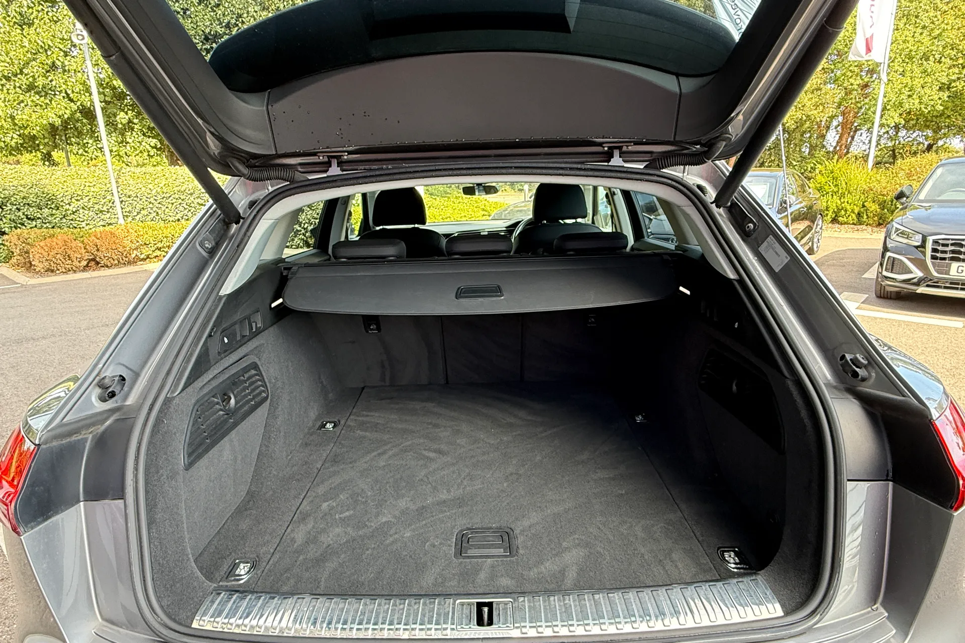 Audi e-tron thumbnail image number 53