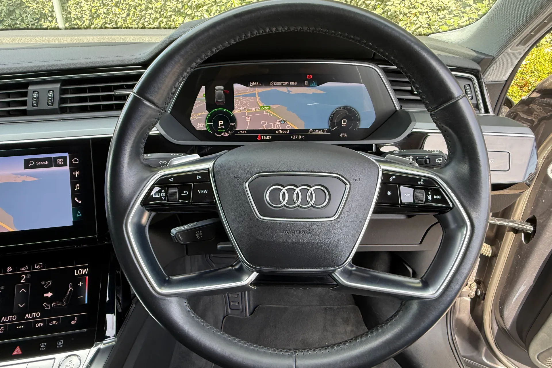 Audi e-tron thumbnail image number 12
