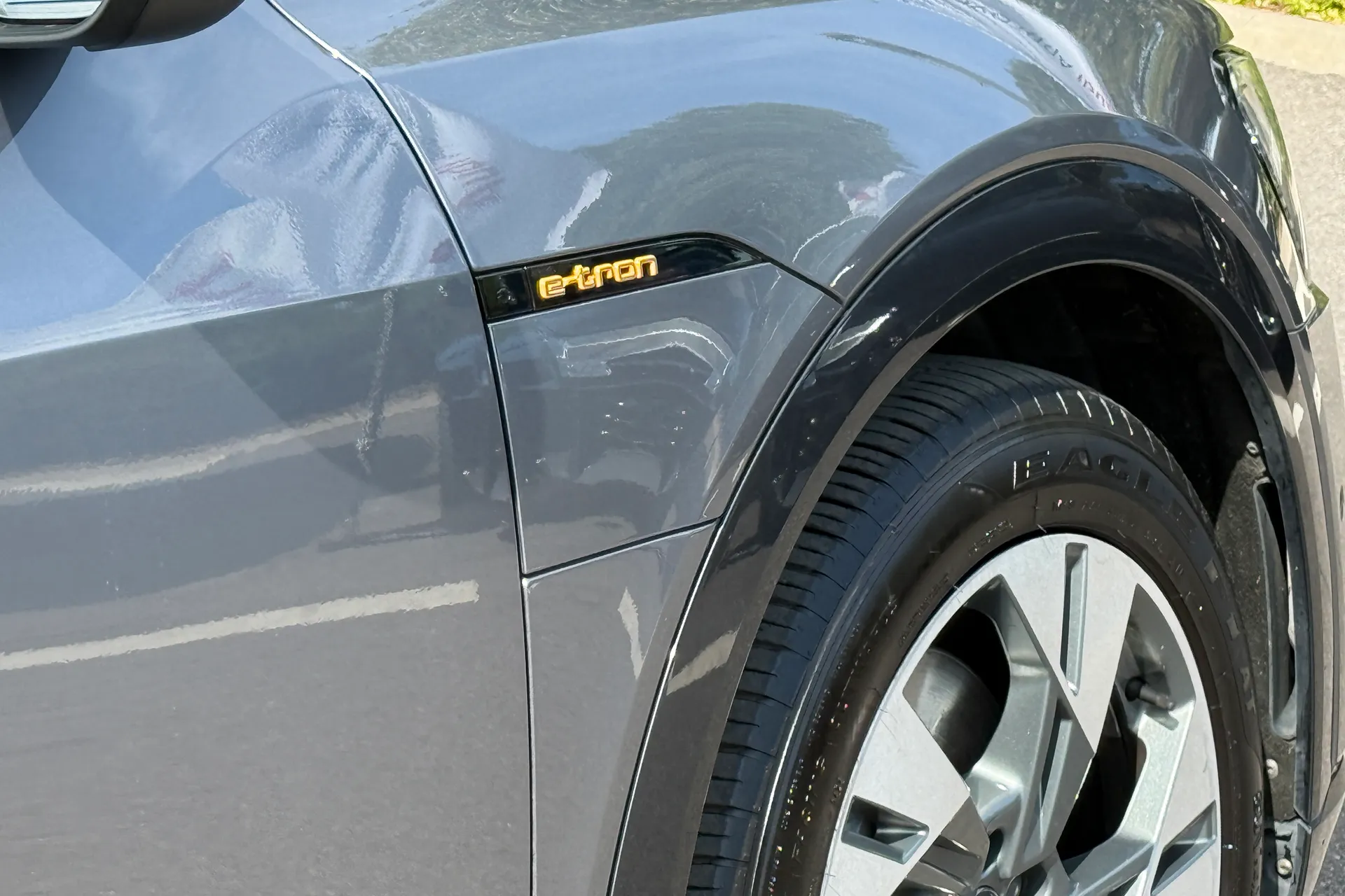 Audi e-tron thumbnail image number 24