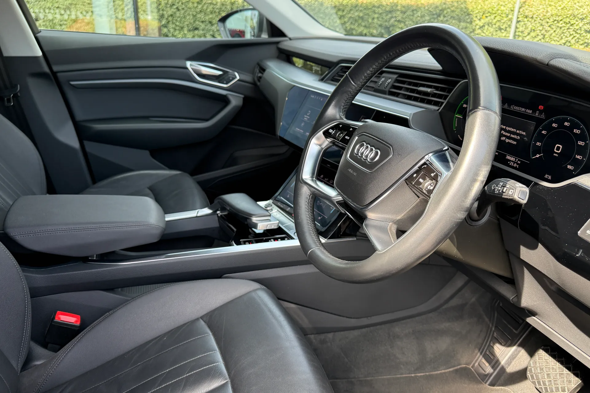 Audi e-tron thumbnail image number 16