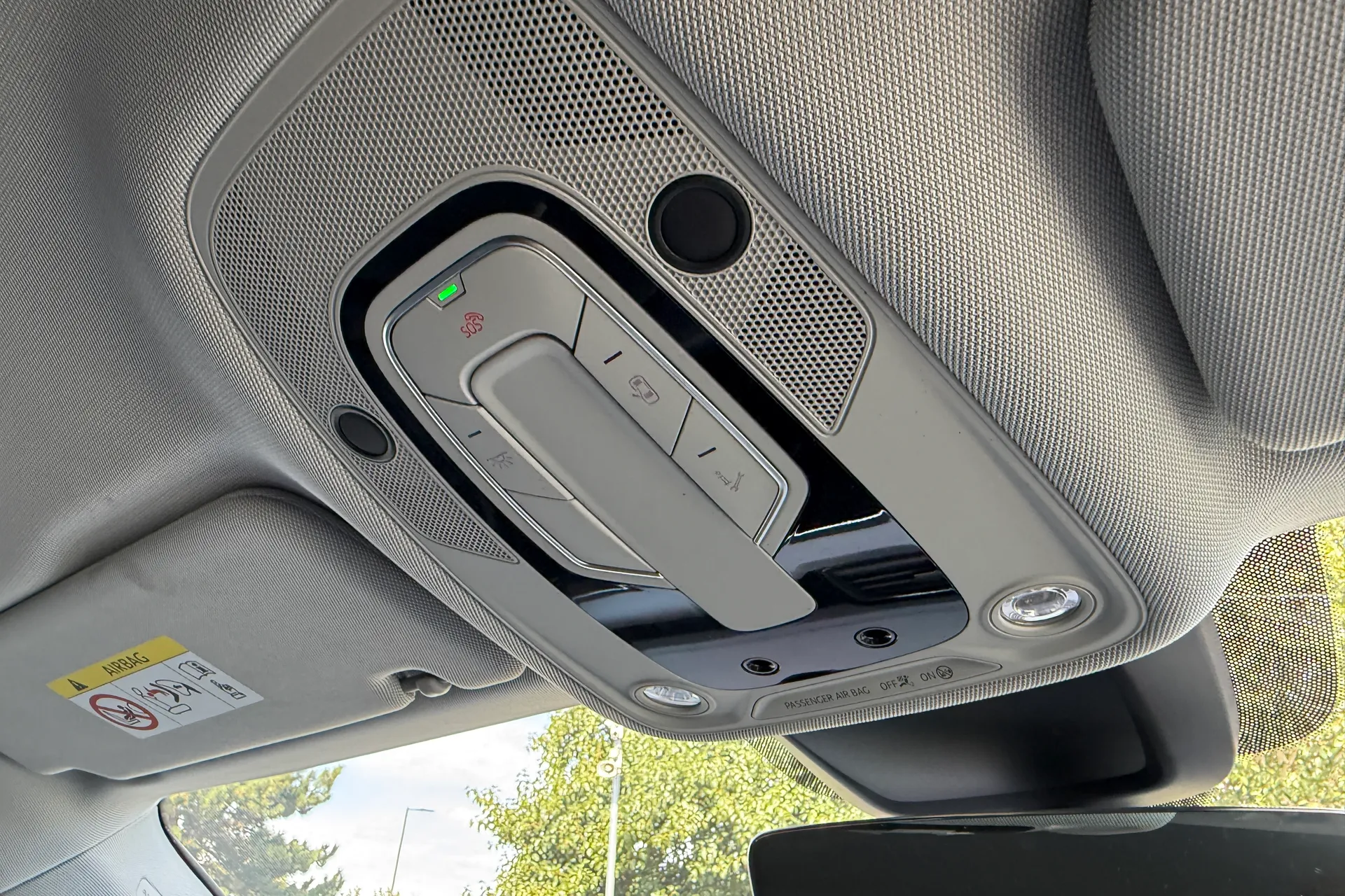 Audi e-tron thumbnail image number 41