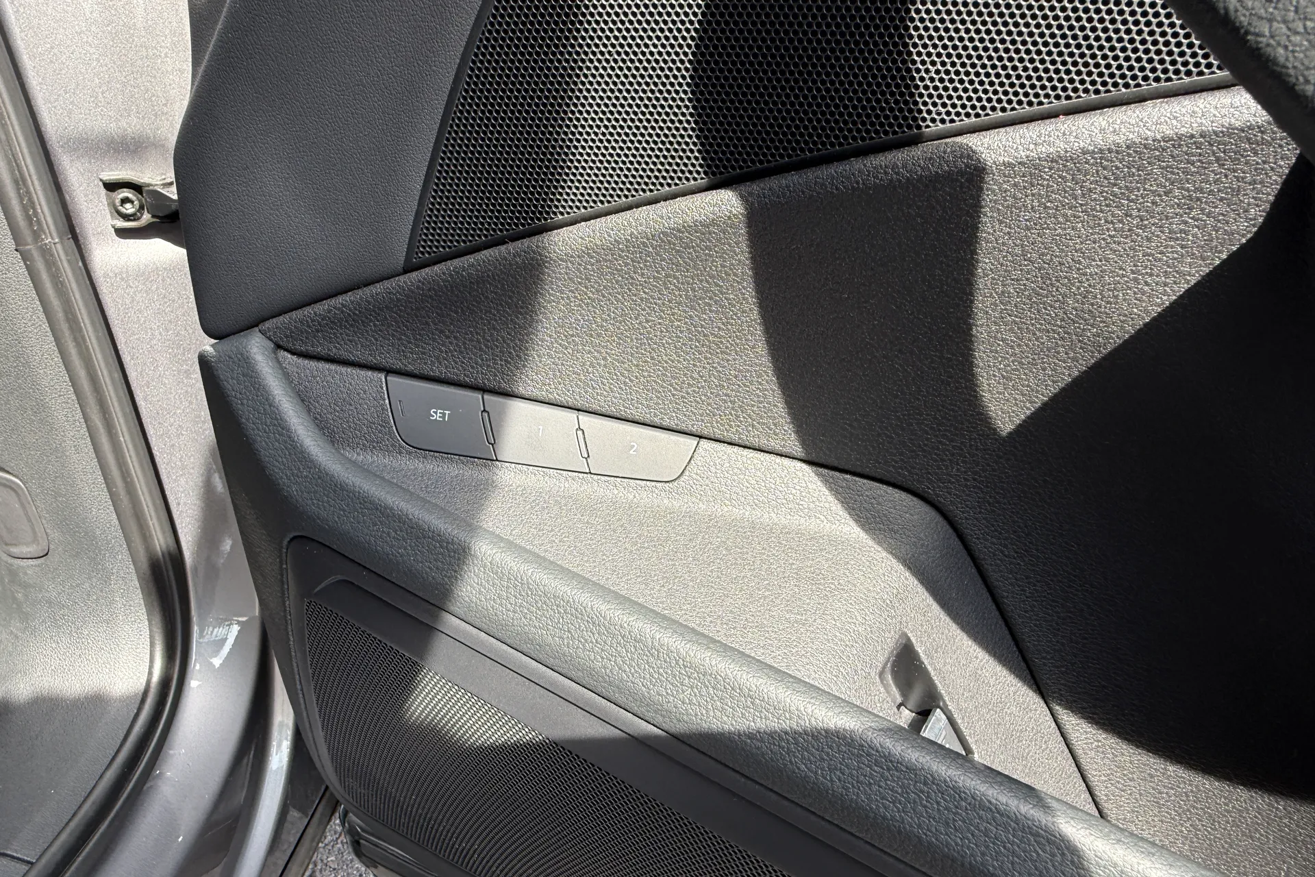 Audi e-tron thumbnail image number 45