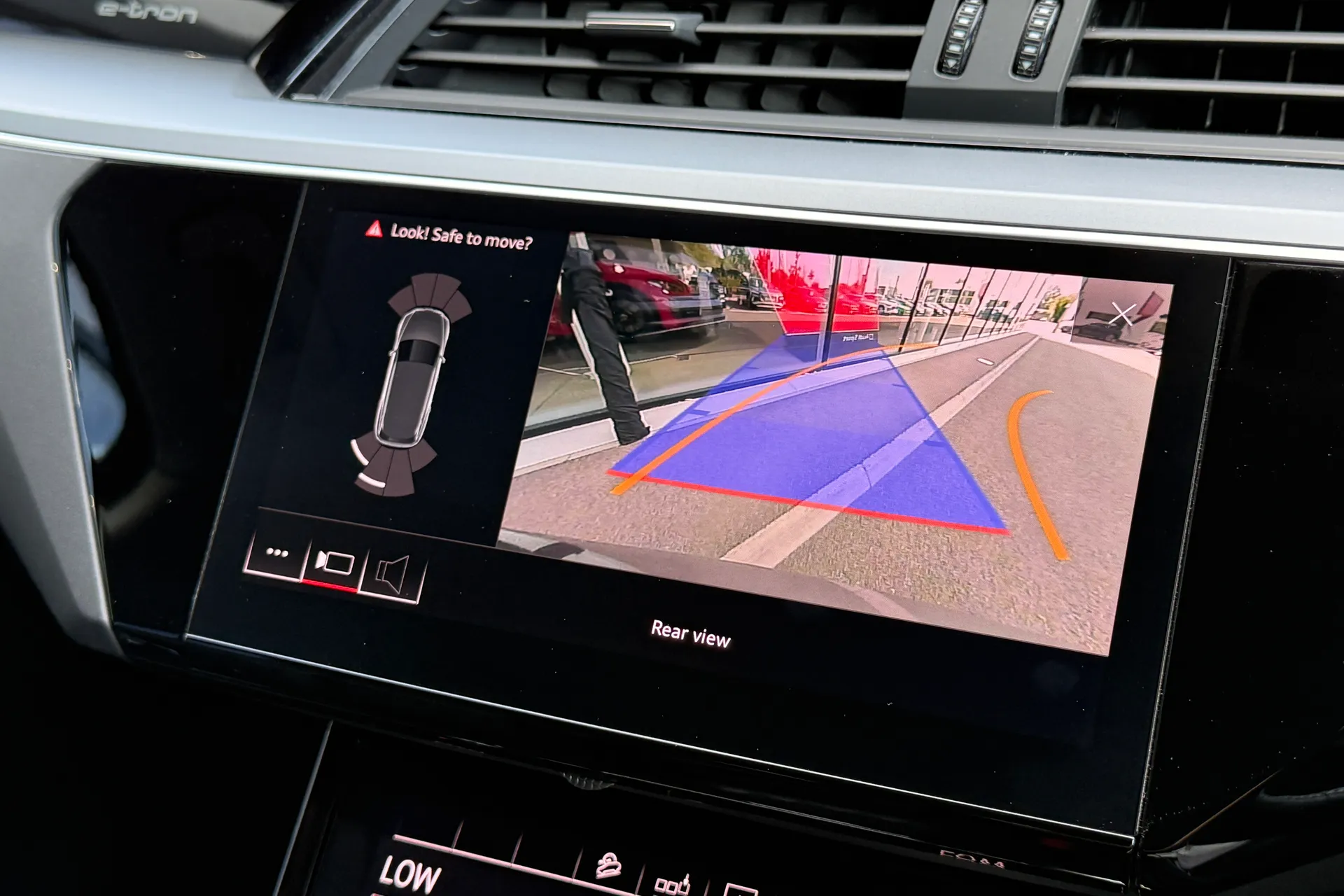 Audi e-tron thumbnail image number 3