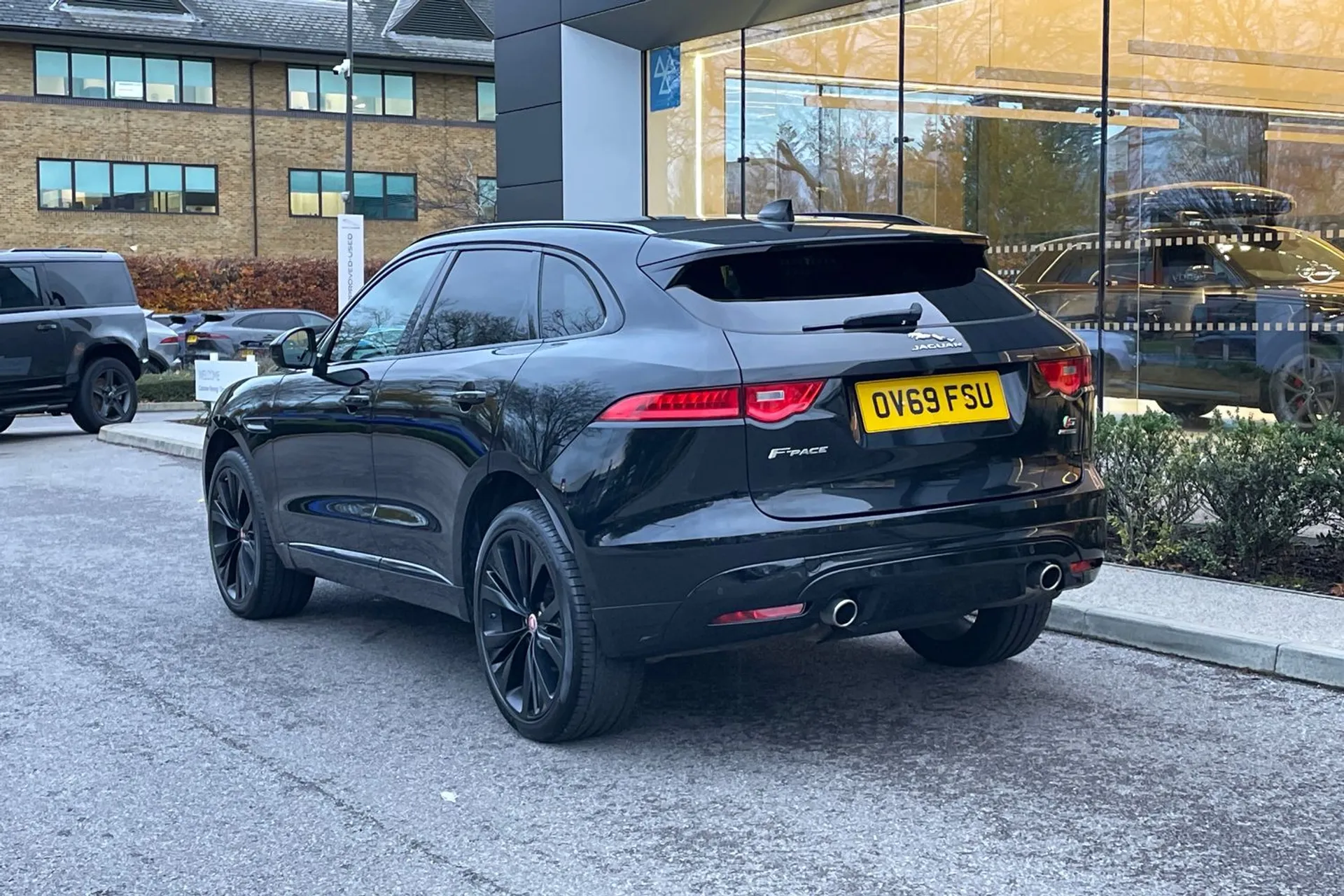 Jaguar F-PACE thumbnail image number 12