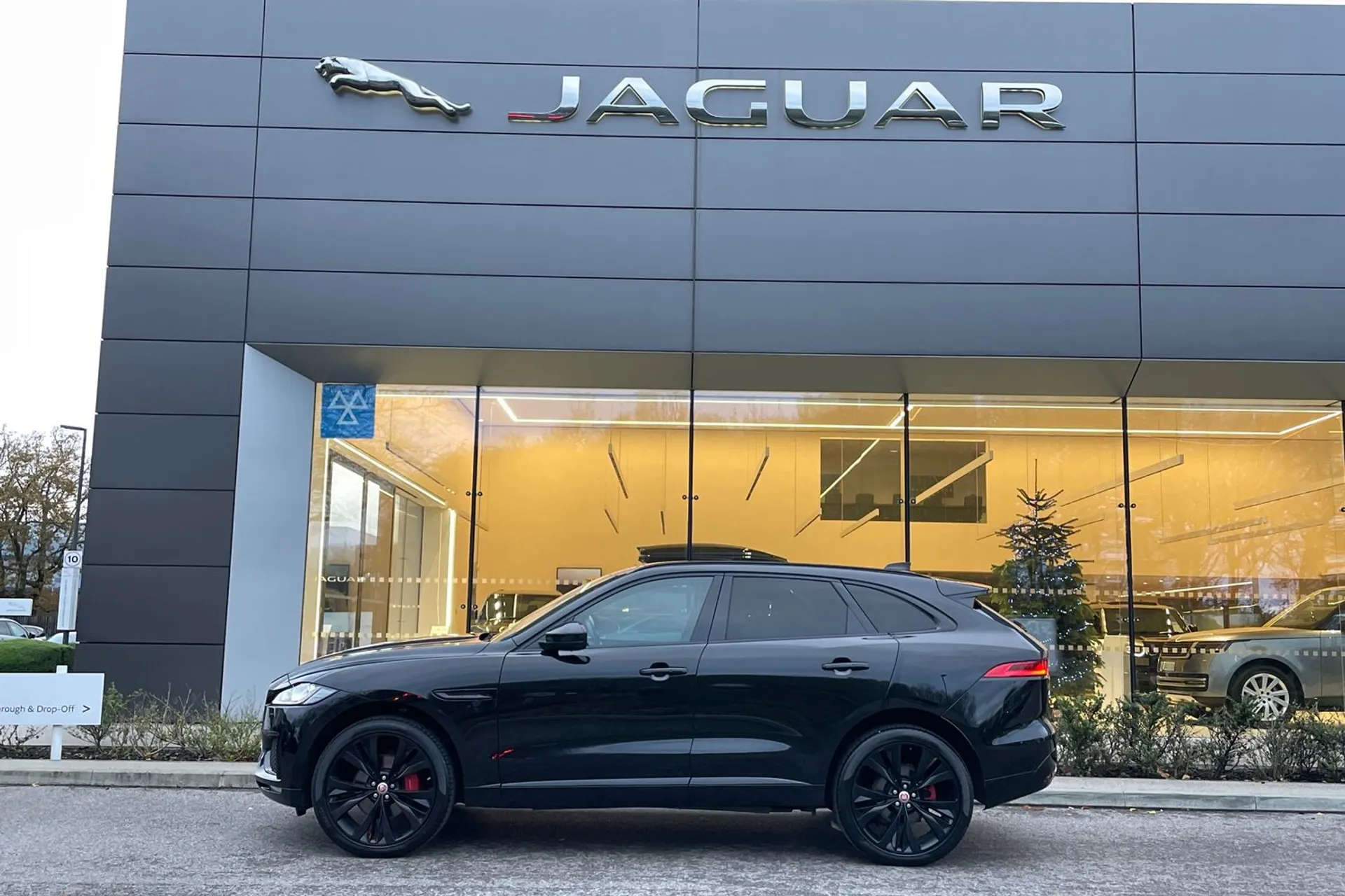 Jaguar F-PACE thumbnail image number 8