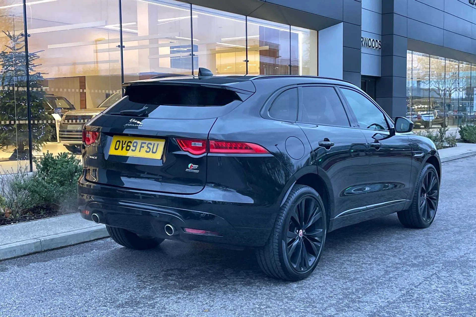 Jaguar F-PACE thumbnail image number 10