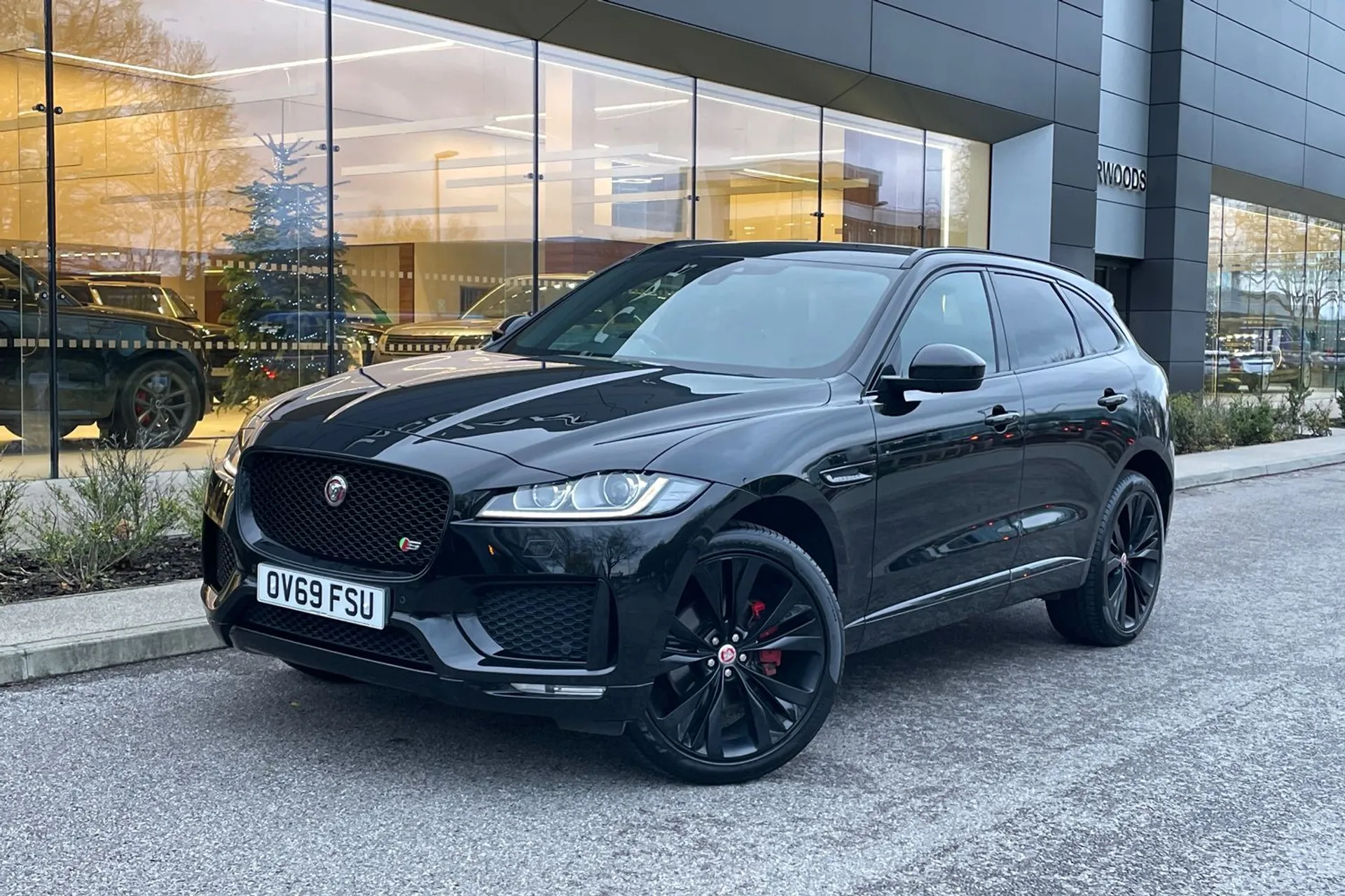 Jaguar F-PACE thumbnail image number 13