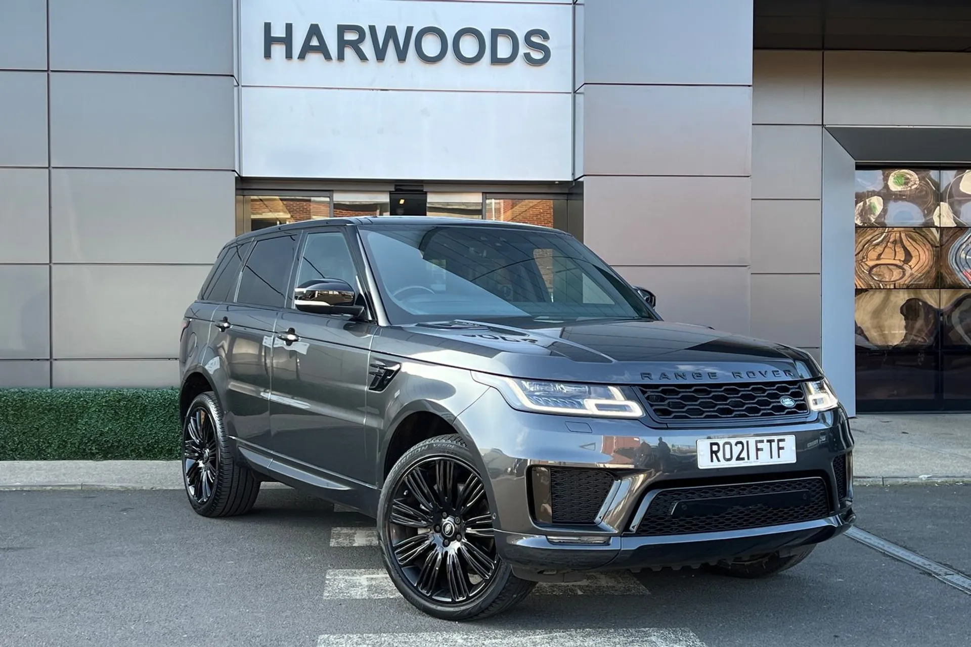 LAND ROVER RANGE ROVER SPORT focused image