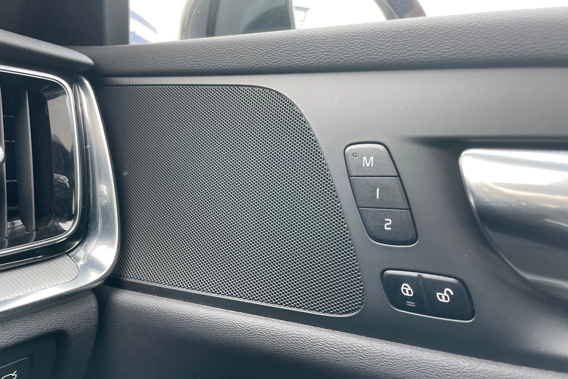 Volvo V60 thumbnail image number 45