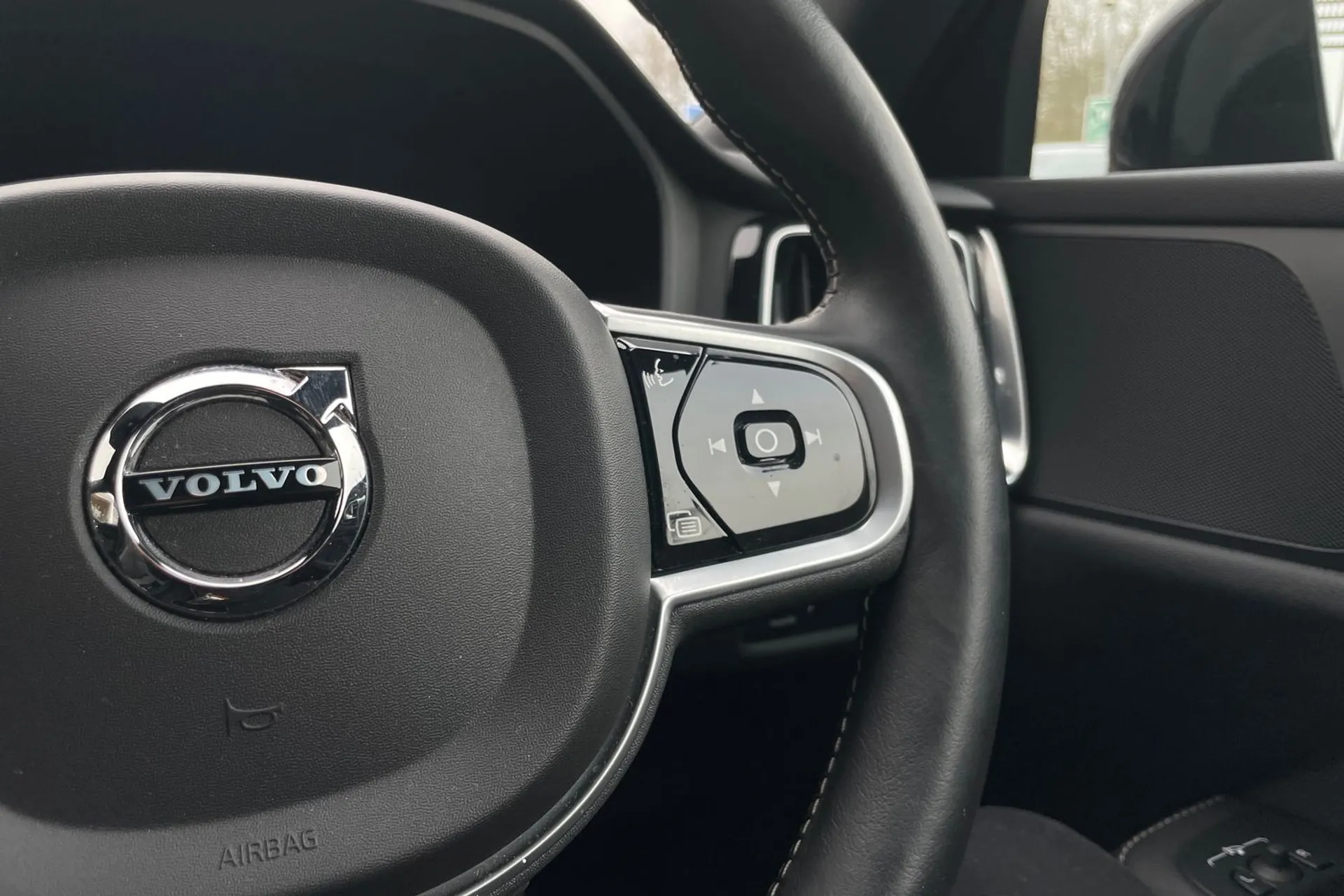 Volvo V60 thumbnail image number 36
