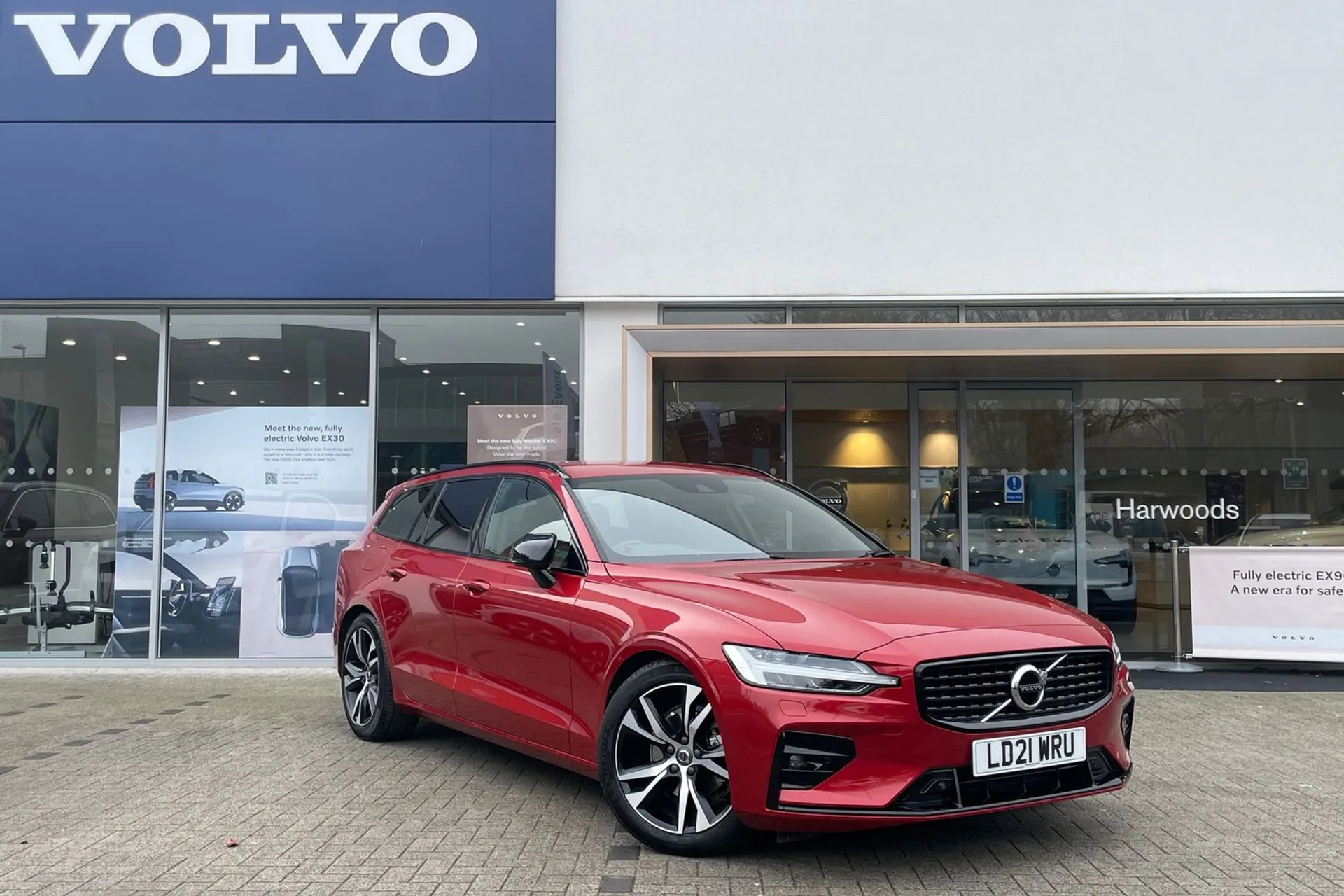 Volvo V60 focused image